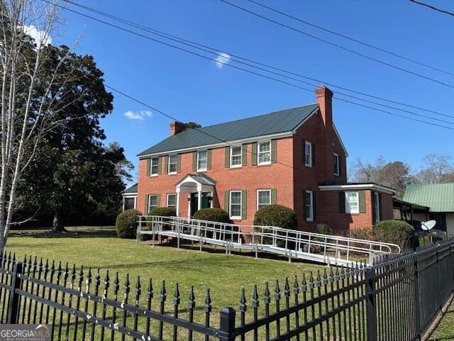 5 bedroom, 3 bathroom, 2,922 sq ft single family residence for sale at 39 E Calhoun Street, Wadley, GA 30477 — photo 2
