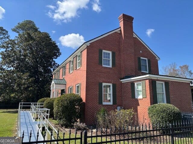 5 bedroom, 3 bathroom, 2,922 sq ft single family residence for sale at 39 E Calhoun Street, Wadley, GA 30477 — photo 3