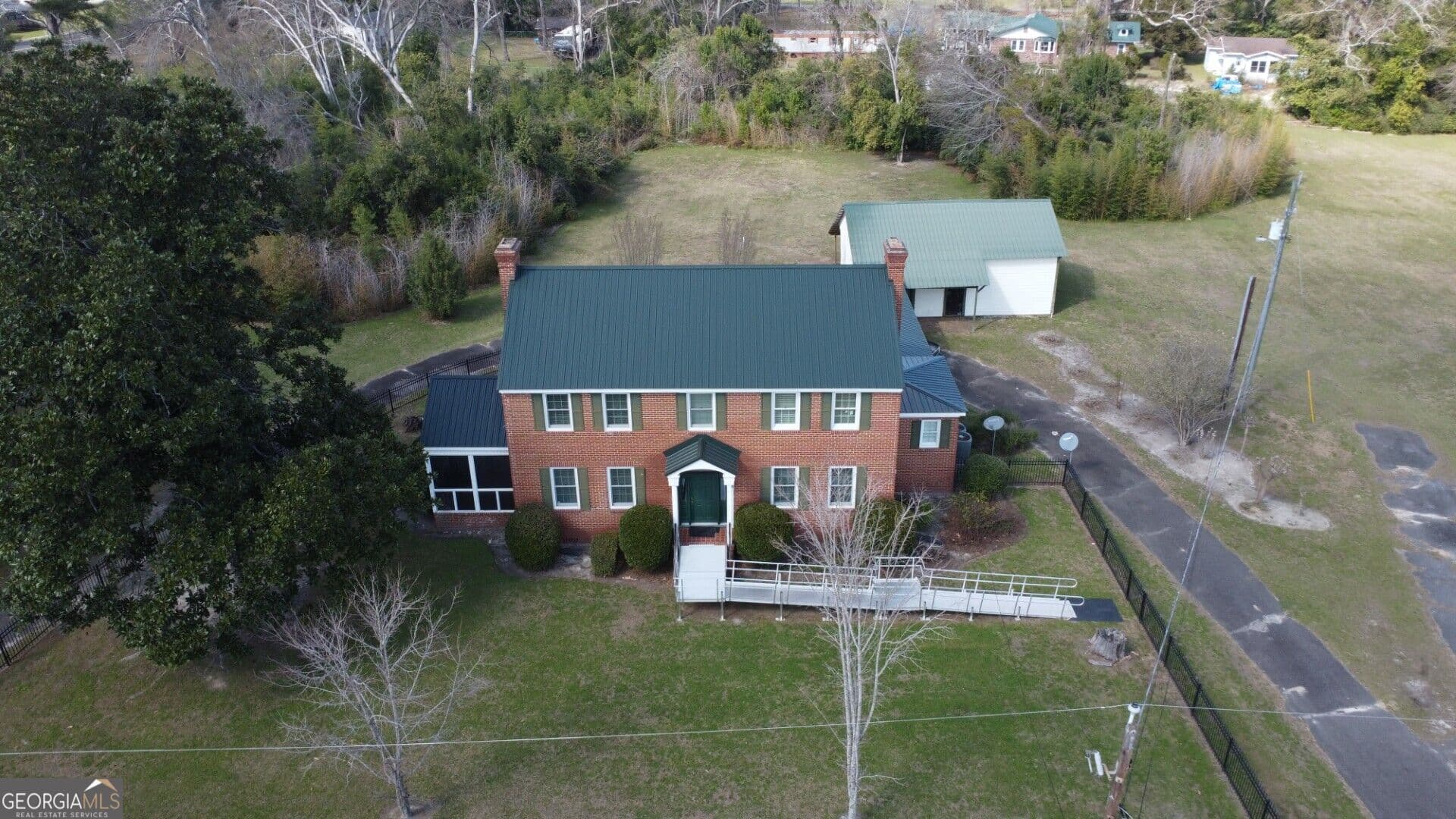 5 bedroom, 3 bathroom, 2,922 sq ft single family residence for sale at 39 E Calhoun Street, Wadley, GA 30477 — photo 9