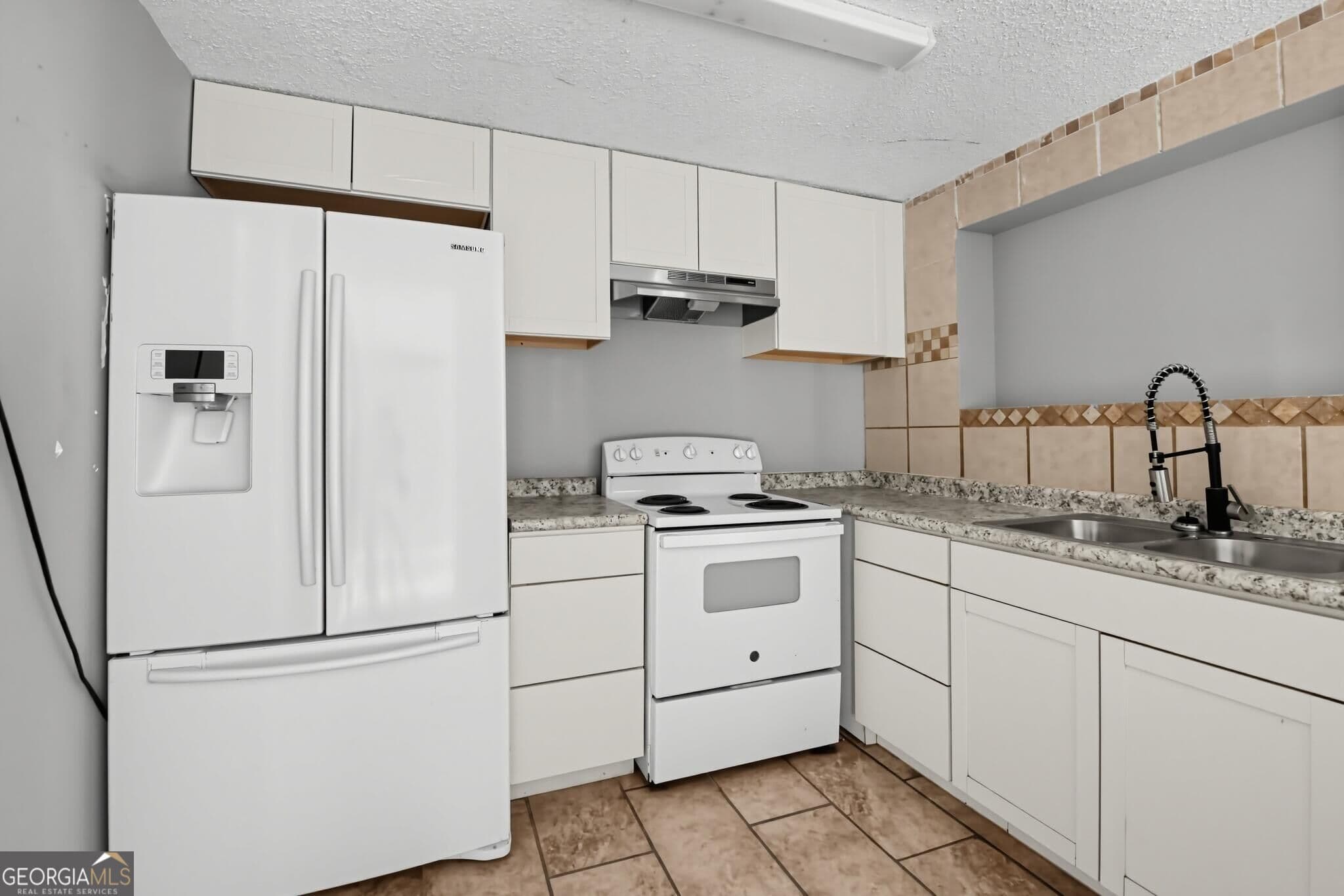 3 bedroom, 2 bathroom, 1,260 sq ft single family residence for sale at 2519 6th Avenue, Waycross, GA 31503 — photo 5
