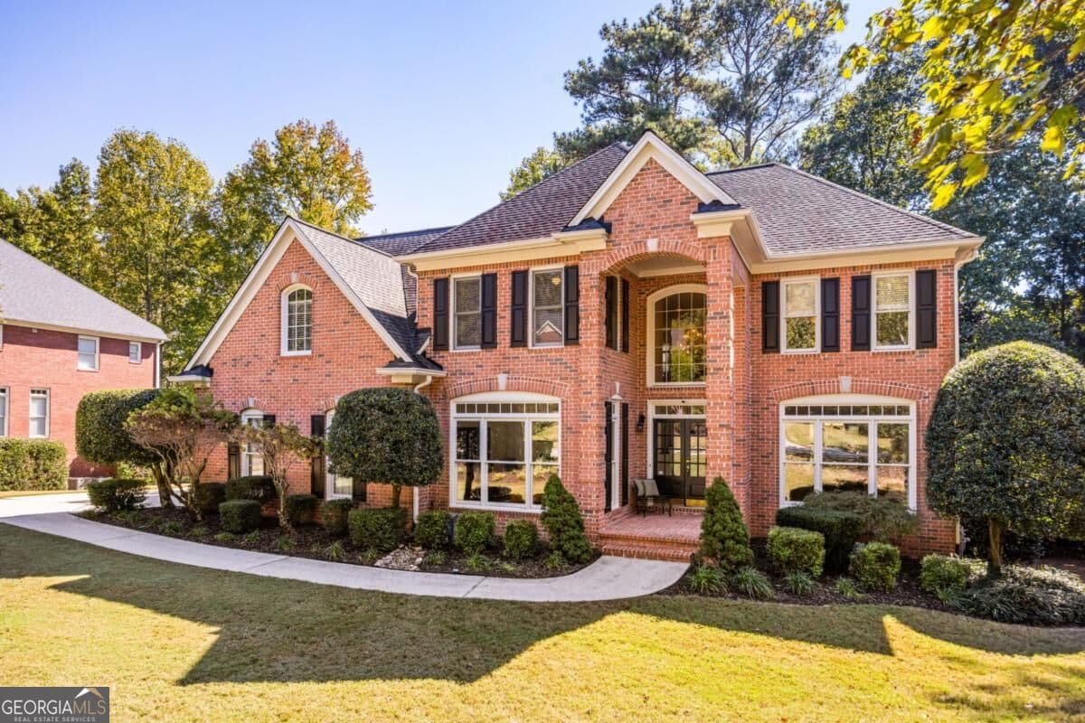 4 bedroom, 3.5 bathroom, 3,418 sq ft single family residence for sale at 720 Vinings Estates Drive, Smyrna, GA 30126 — photo 2