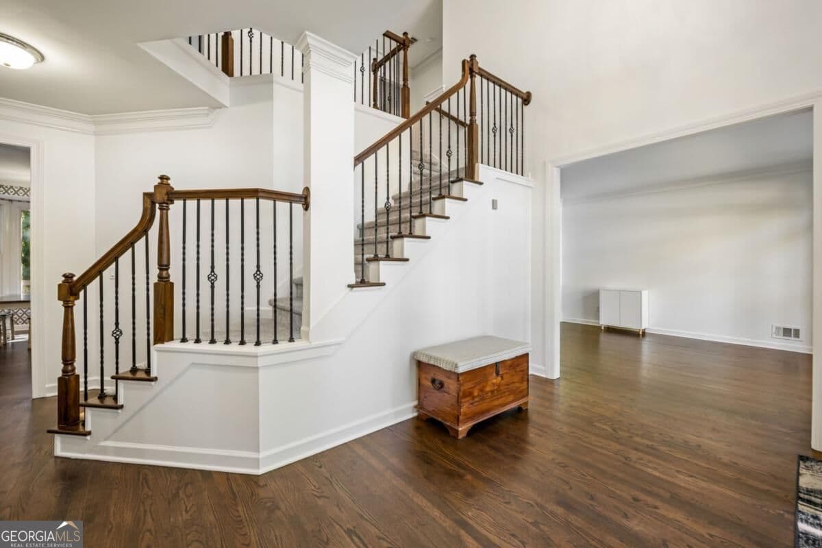 4 bedroom, 3.5 bathroom, 3,418 sq ft single family residence for sale at 720 Vinings Estates Drive, Smyrna, GA 30126 — photo 5