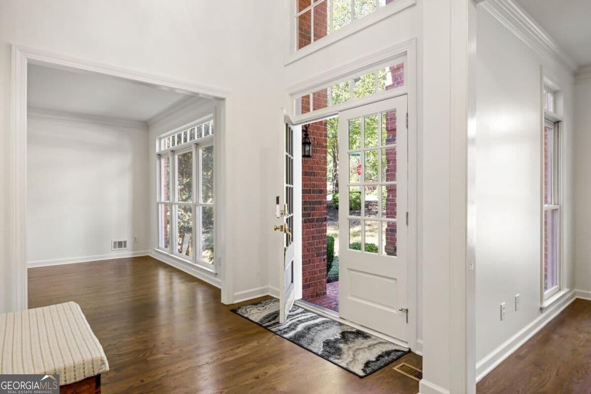 4 bedroom, 3.5 bathroom, 3,418 sq ft single family residence for sale at 720 Vinings Estates Drive, Smyrna, GA 30126 — photo 4