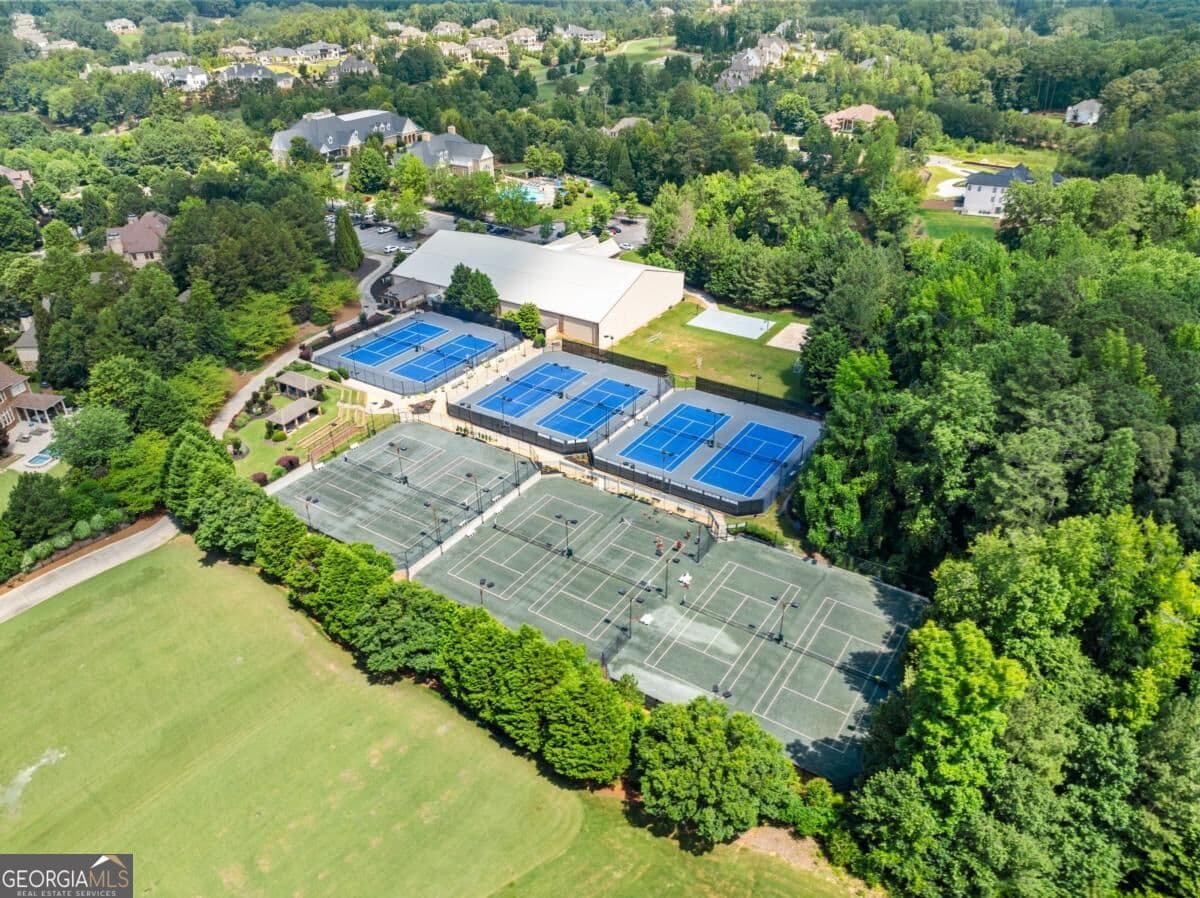 5 bedroom, 5.5 bathroom, 5,000 sq ft single family residence for sale at 5011 Kings Close, Alpharetta, GA 30004 — photo 10