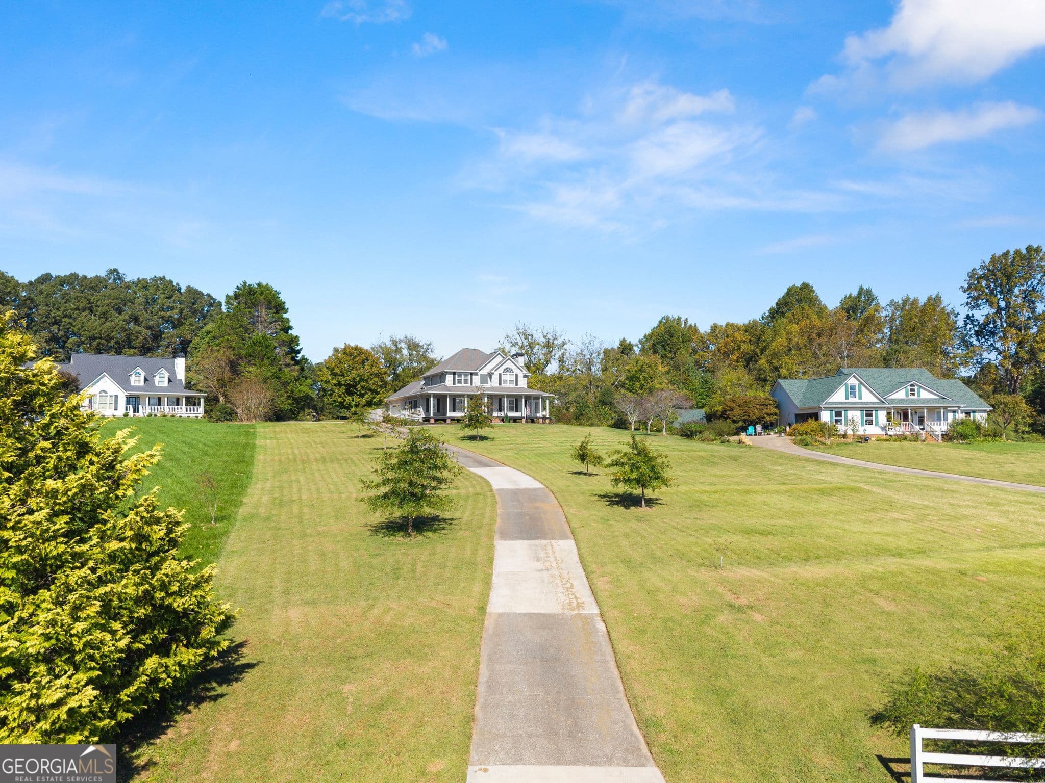 3 bedroom, 2.5 bathroom, 3,010 sq ft single family residence for sale at 5816 Sweetbottom Lane, Clermont, GA 30527 — photo 8