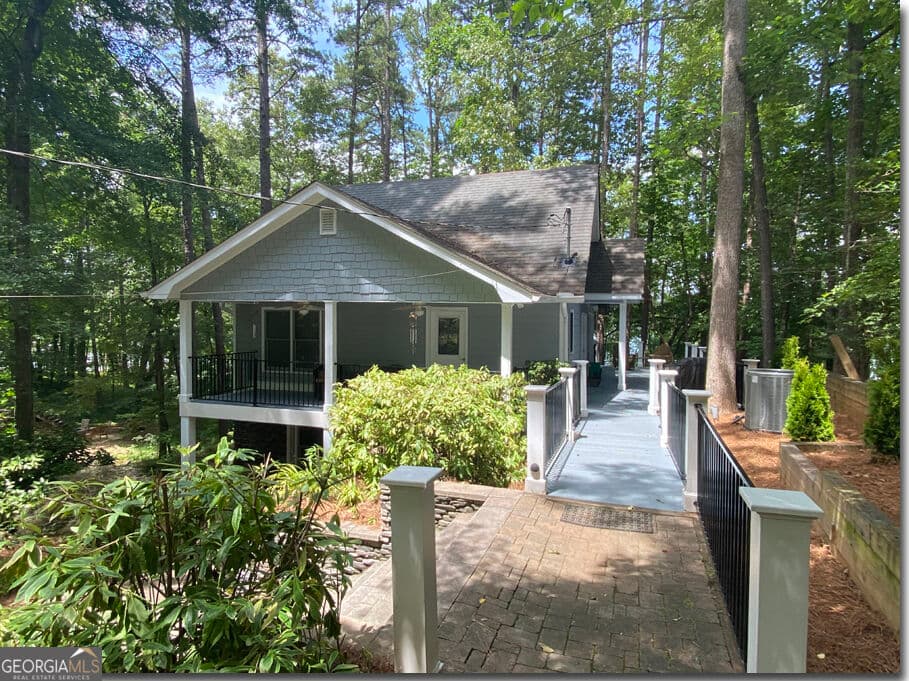 3 bedroom, 2.5 bathroom, 2,210 sq ft single family residence for sale at 455 Chase Landing Road, Martin, GA 30557 — photo 8