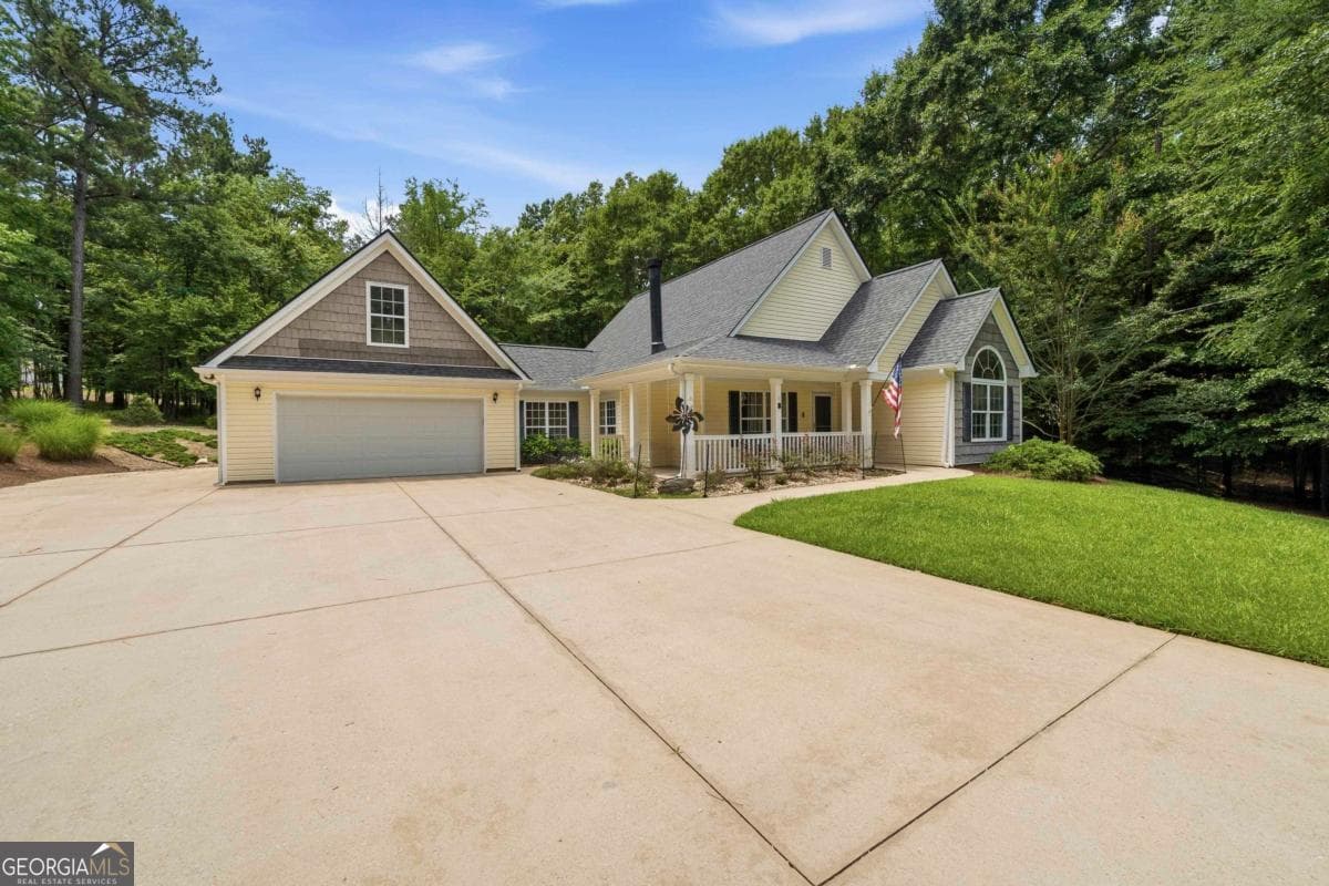 4 bedroom, 3 bathroom, 2,400 sq ft single family residence for sale at 280 E River Bend Drive, Eatonton, GA 31024 — photo 1 of 53