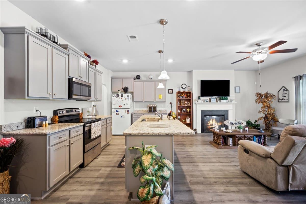 3 bedroom, 2.5 bathroom, 1,811 sq ft condominium for sale at 7503 Knoll Hollow Road, Lithonia, GA 30058 — photo 9