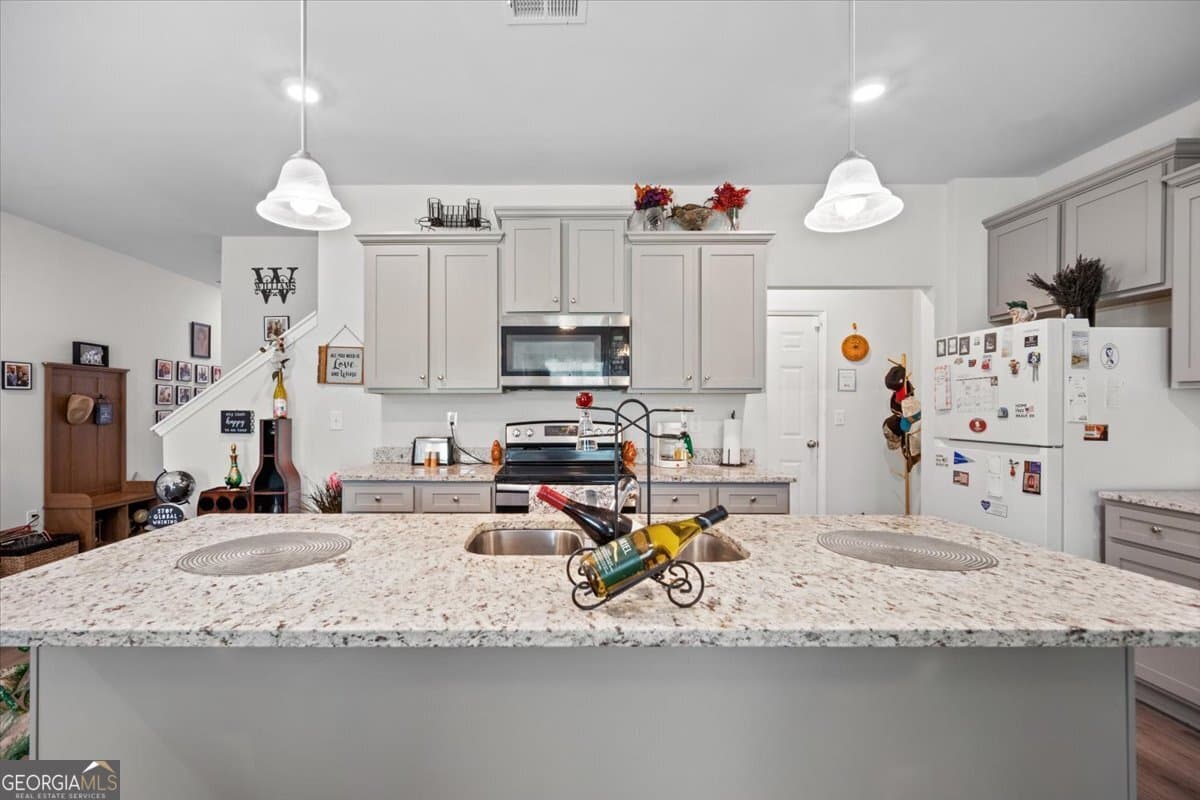 3 bedroom, 2.5 bathroom, 1,811 sq ft condominium for sale at 7503 Knoll Hollow Road, Lithonia, GA 30058 — photo 8