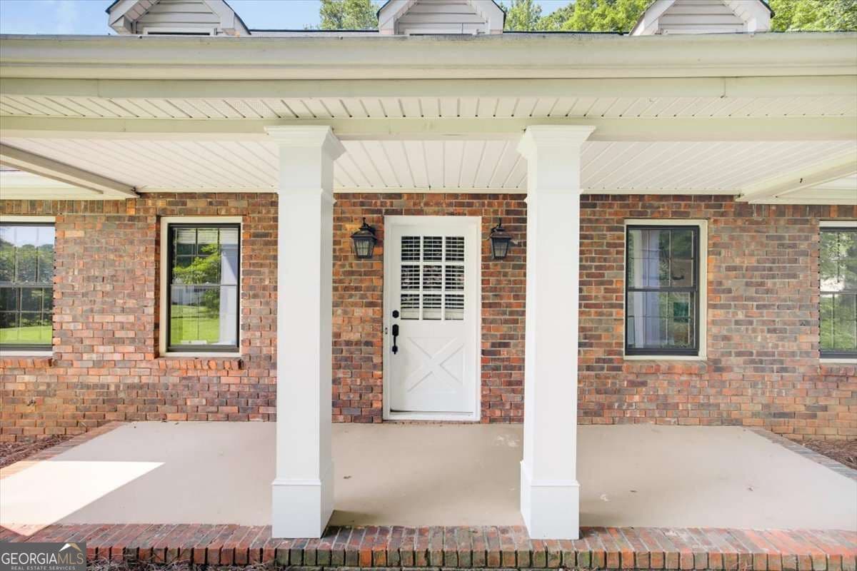 4 bedroom, 2.5 bathroom, 2,057 sq ft single family residence for sale at 435 NW Stonehenge Drive, Marietta, GA 30064 — photo 5