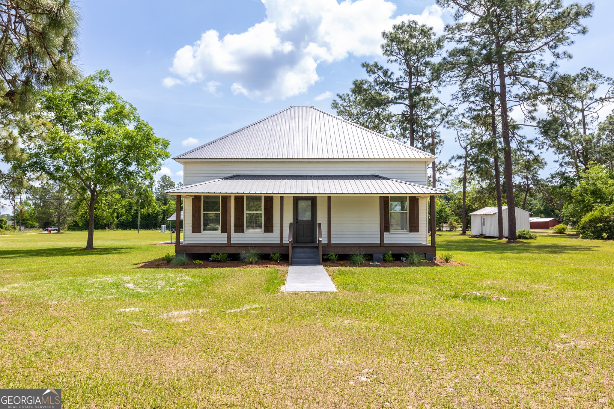 3 bedroom, 2 bathroom, 1,949 sq ft single family residence sold at 6368 College Avenue, Blackshear, GA 31516
