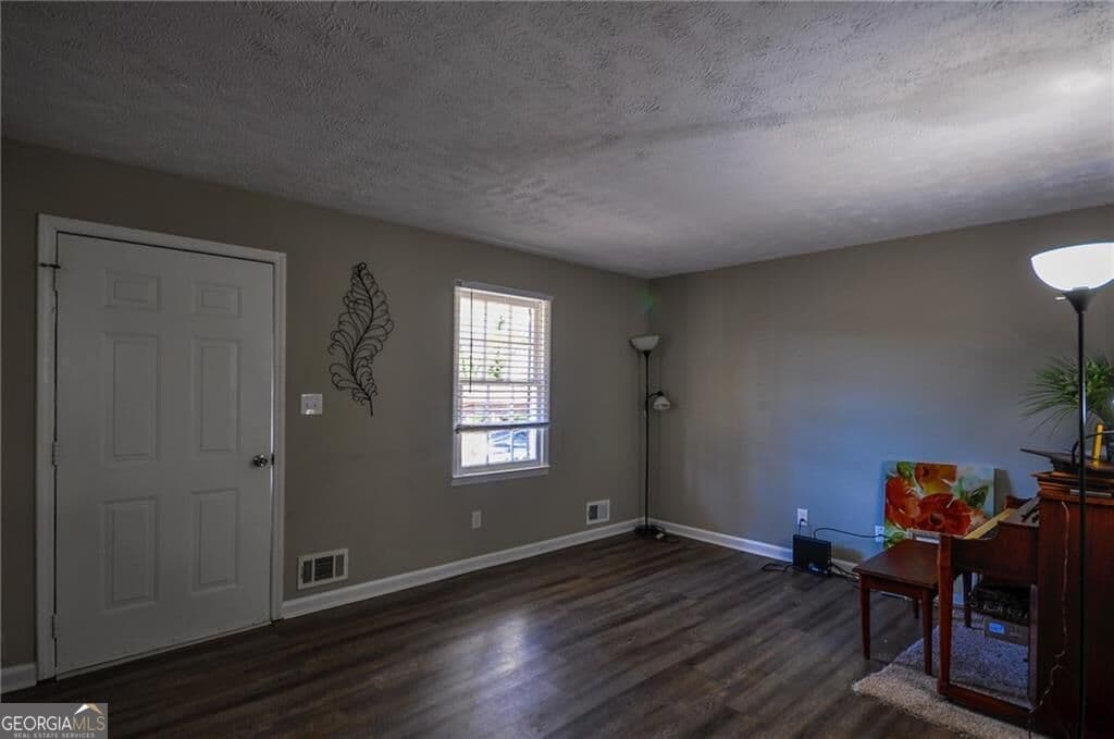 3 bedroom, 1 bathroom, 1,162 sq ft single family residence for sale at 200 Capitol Avenue, Winder, GA 30680 — photo 6