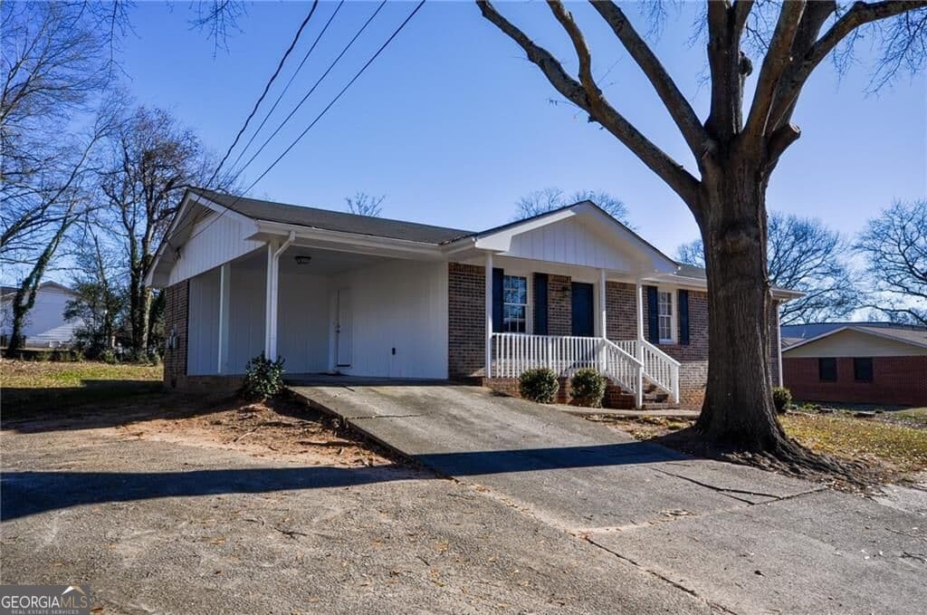 3 bedroom, 1 bathroom, 1,162 sq ft single family residence for sale at 200 Capitol Avenue, Winder, GA 30680 — photo 3