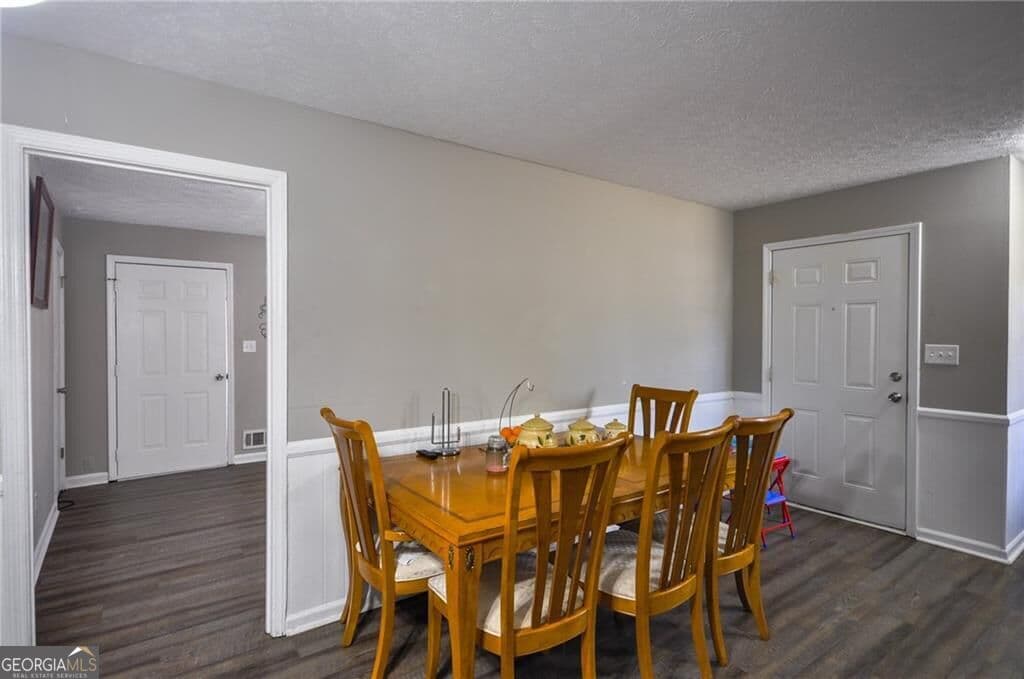 3 bedroom, 1 bathroom, 1,162 sq ft single family residence for sale at 200 Capitol Avenue, Winder, GA 30680 — photo 9