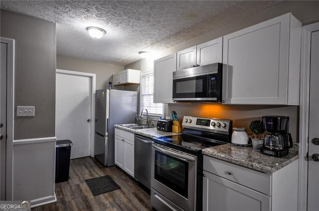 3 bedroom, 1 bathroom, 1,162 sq ft single family residence for sale at 200 Capitol Avenue, Winder, GA 30680 — photo 10