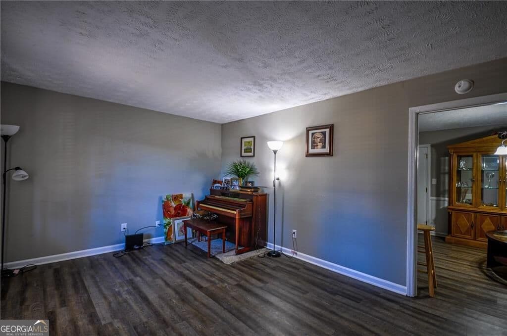 3 bedroom, 1 bathroom, 1,162 sq ft single family residence for sale at 200 Capitol Avenue, Winder, GA 30680 — photo 4