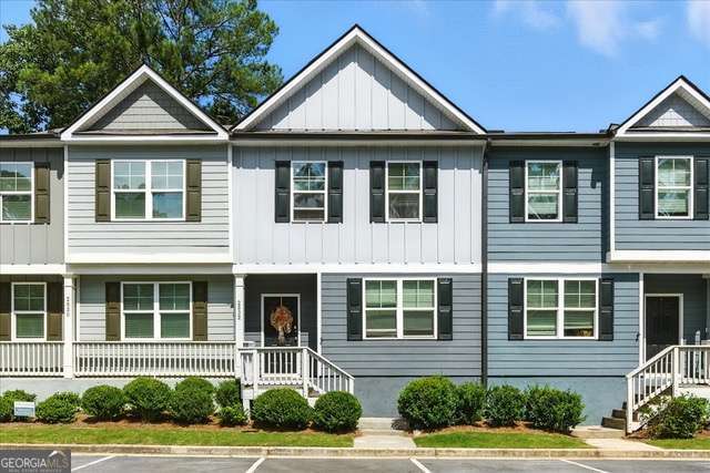 3 bedroom, 2.5 bathroom, 1,750 sq ft townhouse for sale at 2832 Saratoga Lake View, Decatur, GA 30034 — photo 2