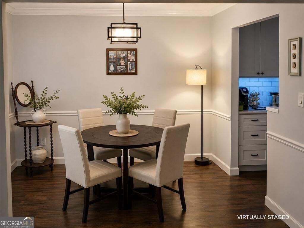 2 bedroom, 1 bathroom, 1,051 sq ft condominium for sale at 5149 Roswell Road 1, Atlanta, GA 30342 — photo 5