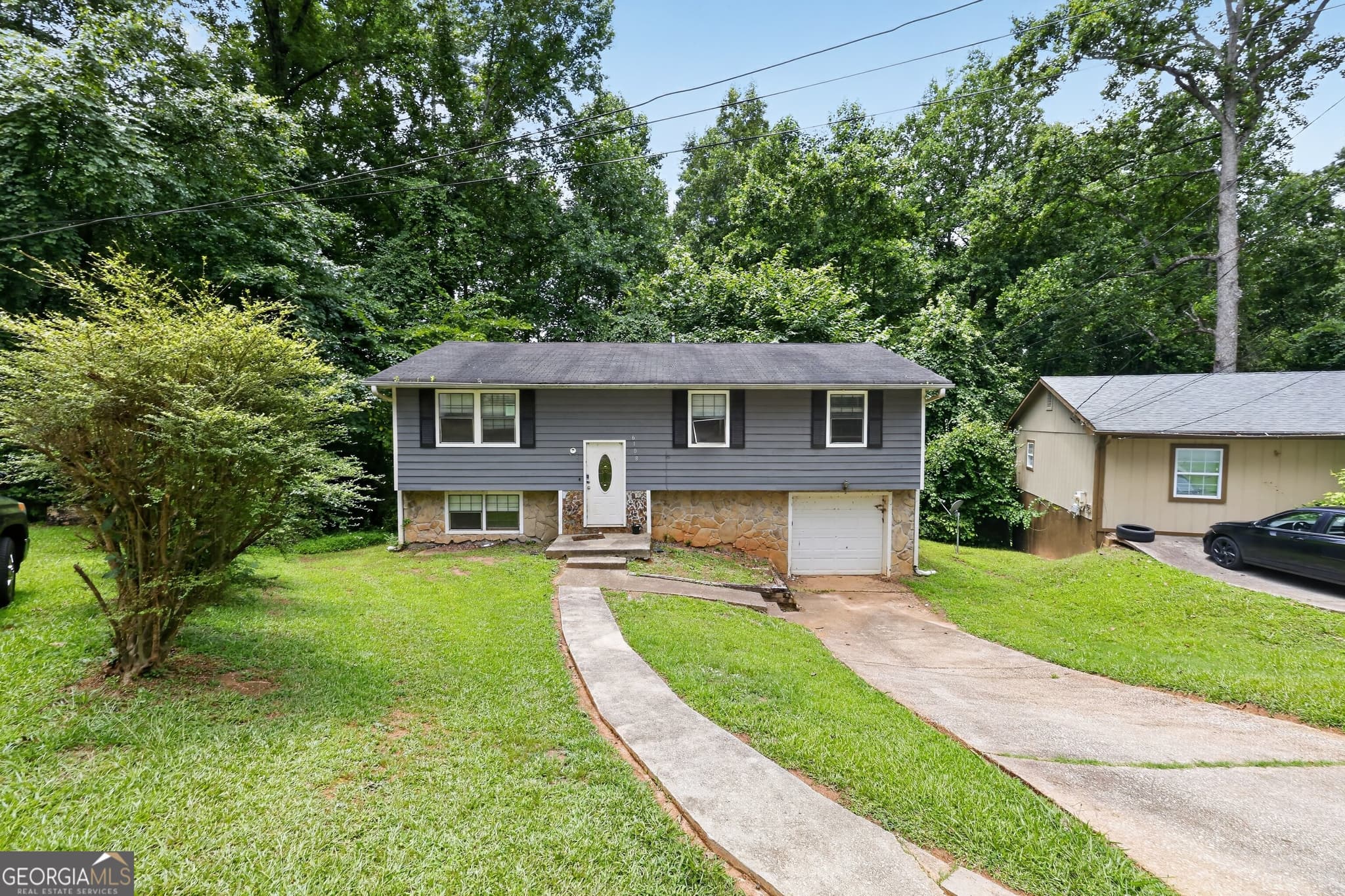 4 bedroom, 2 bathroom, 1,392 sq ft single family residence for sale at 6108 Cherokee Valley Way, Lithonia, GA 30058 — photo 2