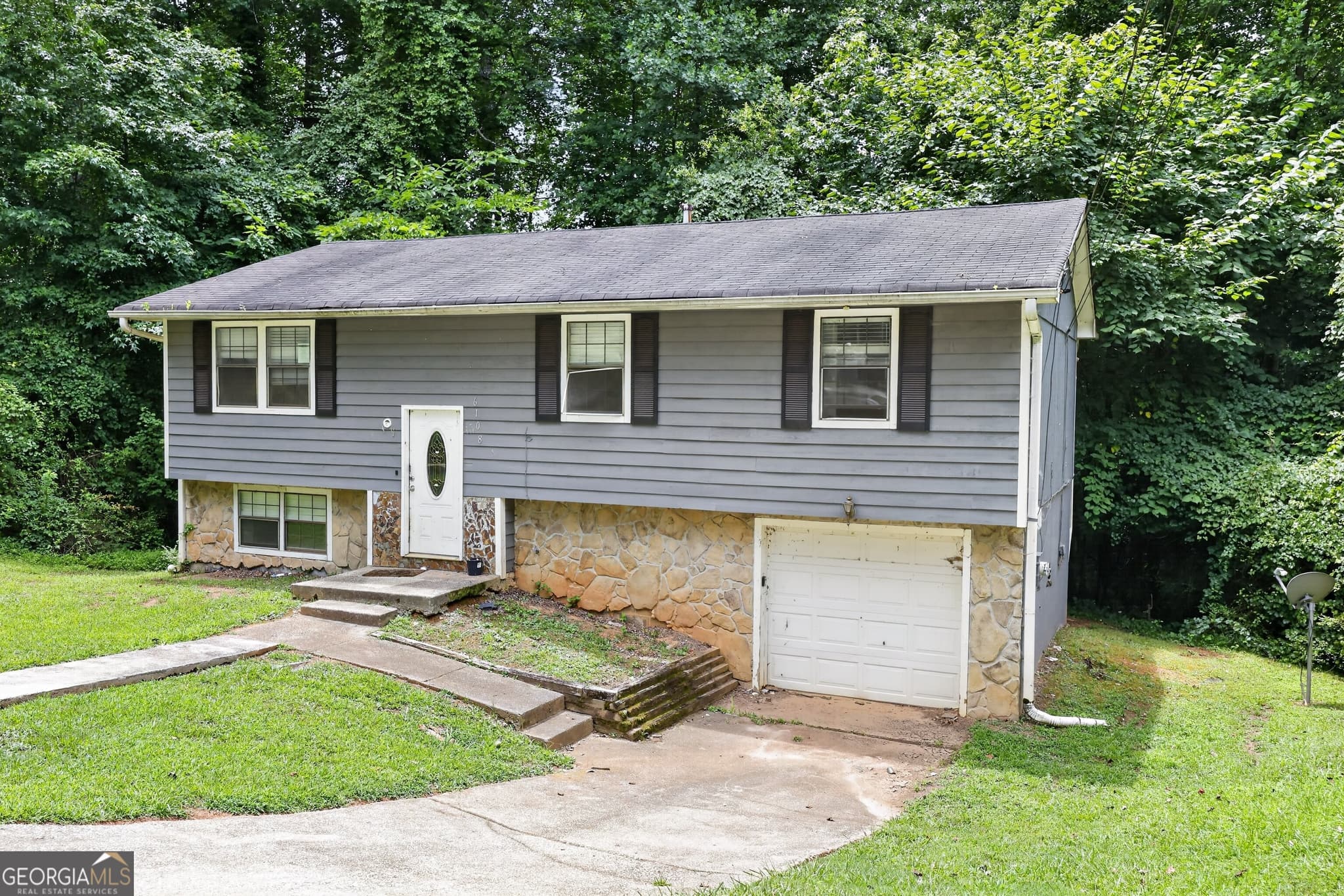 4 bedroom, 2 bathroom, 1,392 sq ft single family residence for sale at 6108 Cherokee Valley Way, Lithonia, GA 30058 — photo 7