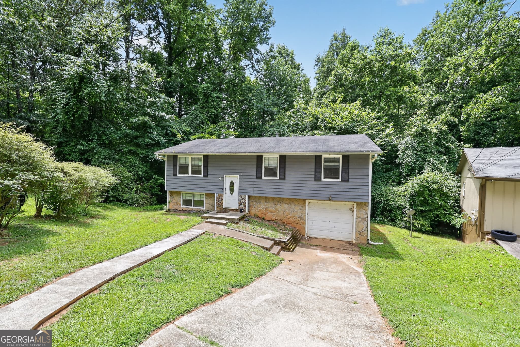 4 bedroom, 2 bathroom, 1,392 sq ft single family residence for sale at 6108 Cherokee Valley Way, Lithonia, GA 30058 — photo 9
