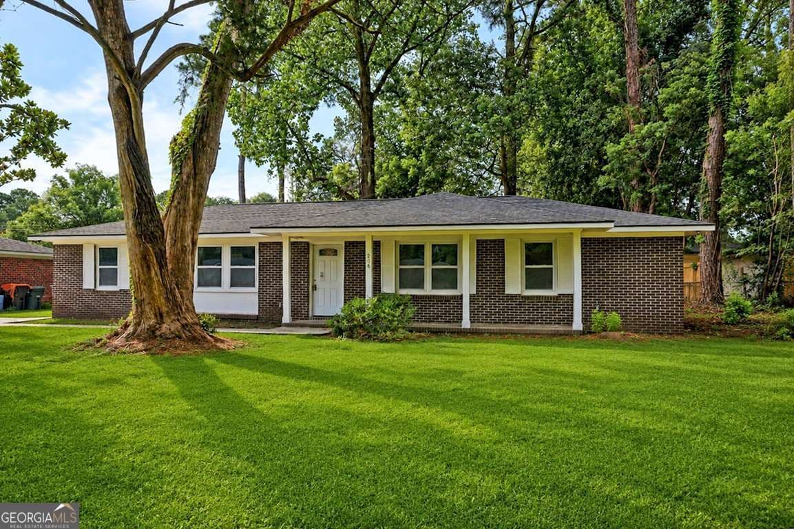 4 bedroom, 2 bathroom, 1,593 sq ft single family residence for sale at 206 Paradise Drive, Savannah, GA 31406 — photo 1 of 38