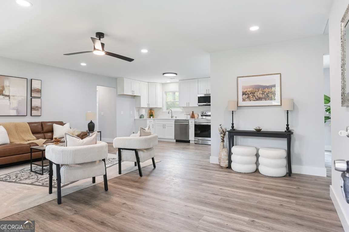 4 bedroom, 2 bathroom, 1,593 sq ft single family residence for sale at 206 Paradise Drive, Savannah, GA 31406 — photo 5