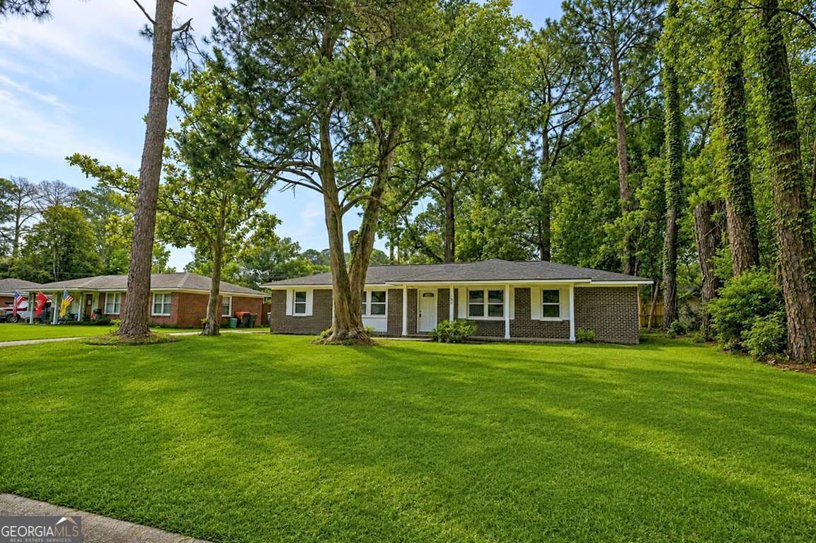 4 bedroom, 2 bathroom, 1,593 sq ft single family residence for sale at 206 Paradise Drive, Savannah, GA 31406 — photo 4