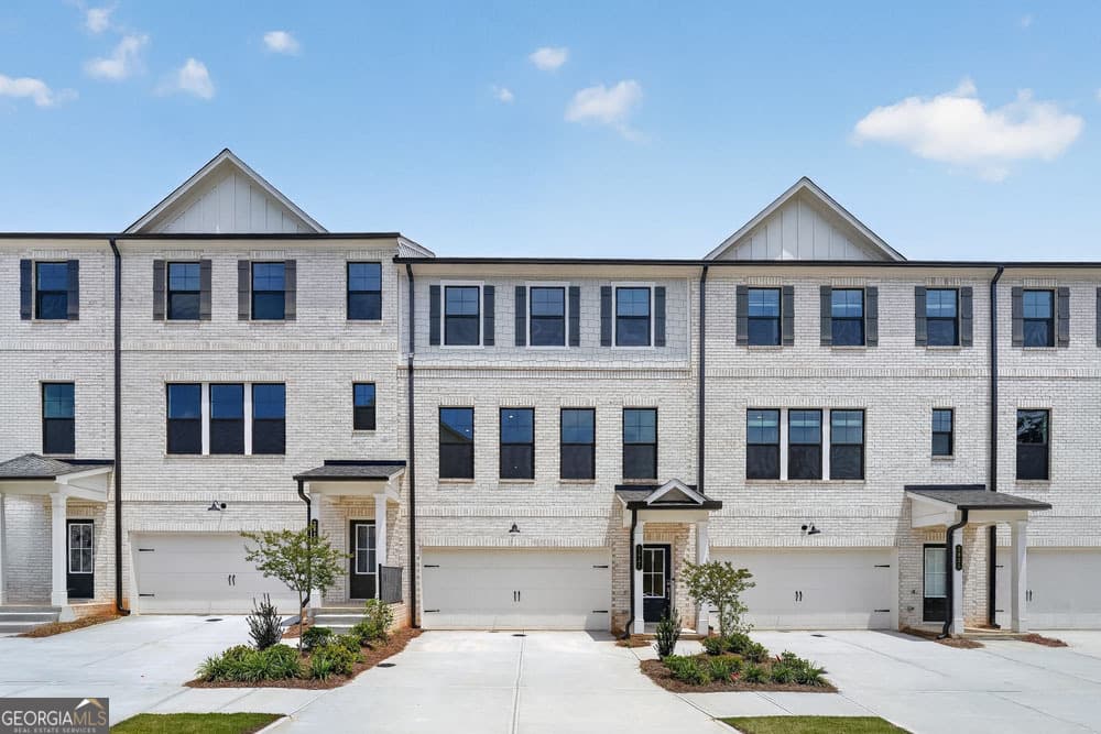 3 bedroom, 3.5 bathroom, 1,967 sq ft townhouse sold at 2827 Rosehall Way, Lawrenceville, GA 30044