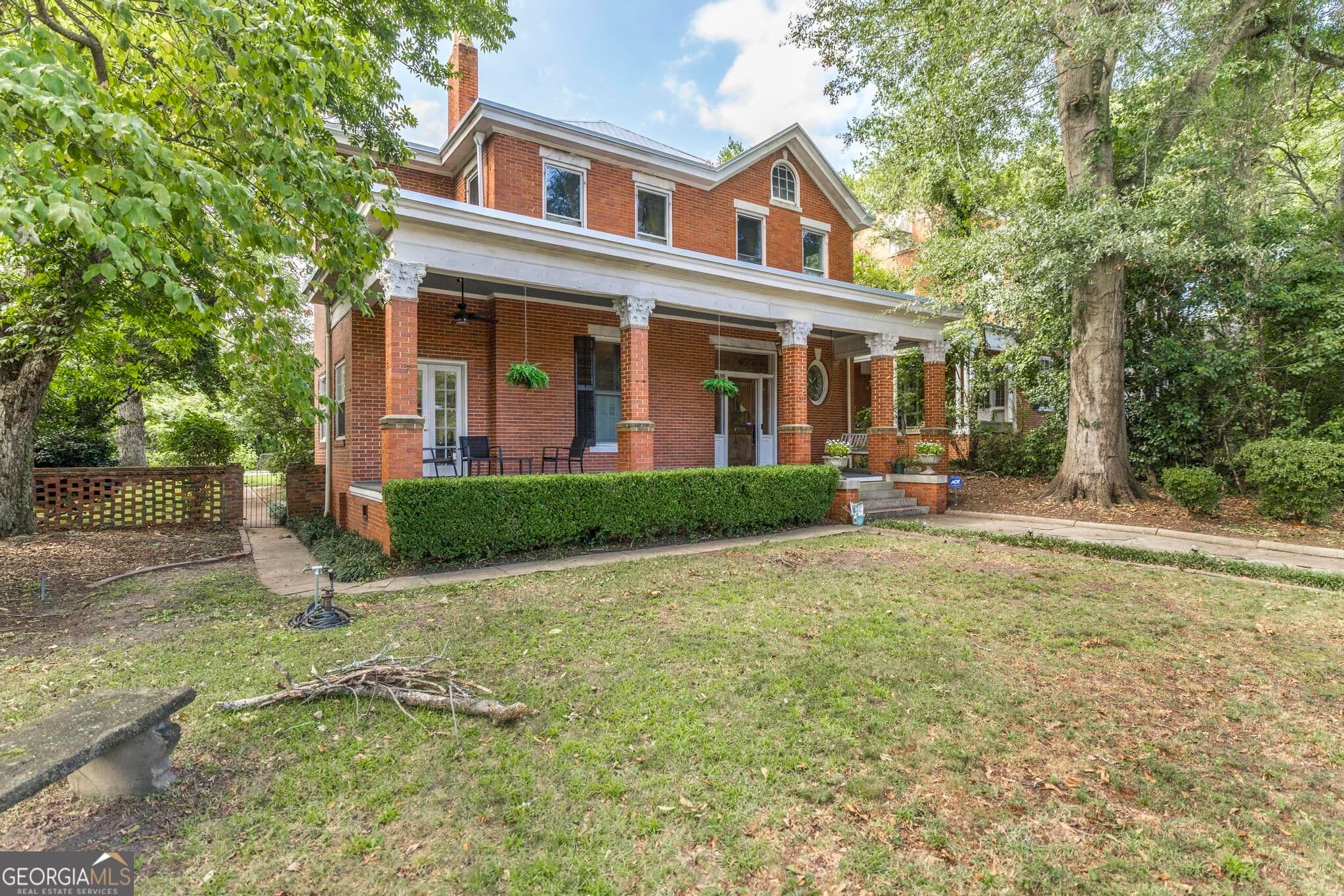 4 bedroom, 3.5 bathroom, 3,874 sq ft single family residence for sale at 2532 Vineville Avenue, Macon, GA 31204 — photo 2