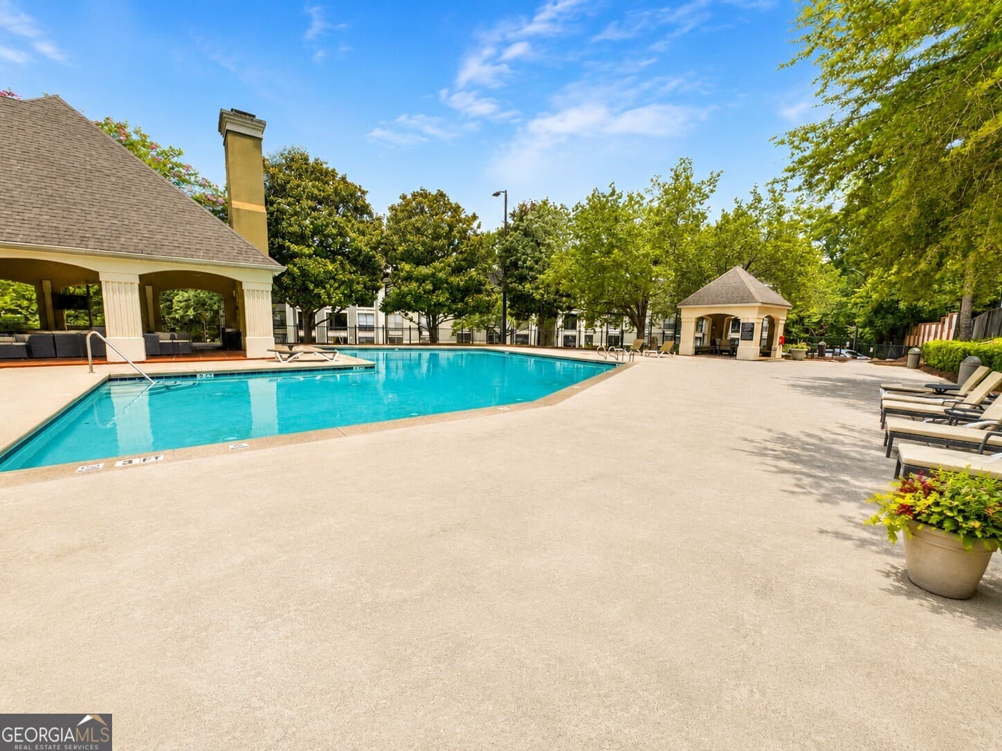 2 bedroom, 2 bathroom, 949 sq ft condominium for sale at 2657 Lenox Road APT 181, Atlanta, GA 30324 — photo 5