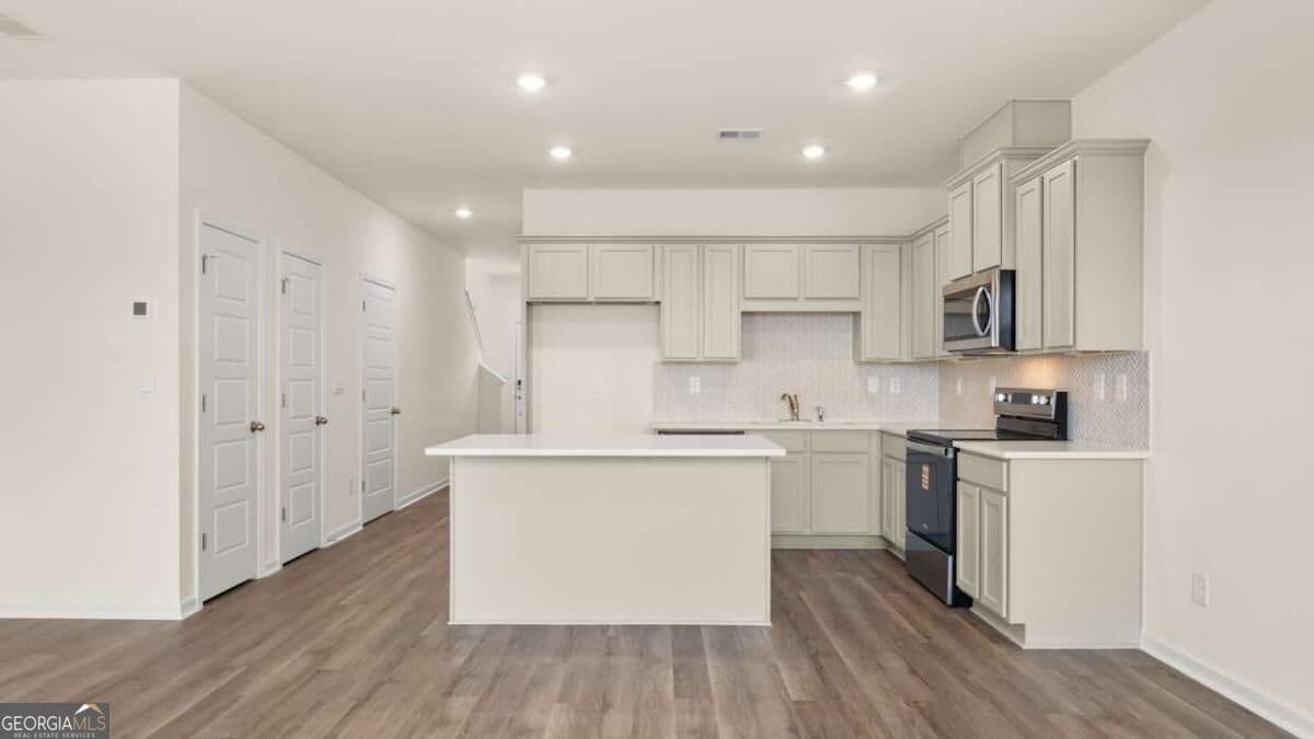 3 bedroom, 2.5 bathroom townhouse for sale at 222 Kenmore Circle, Perry, GA 31069 — photo 6