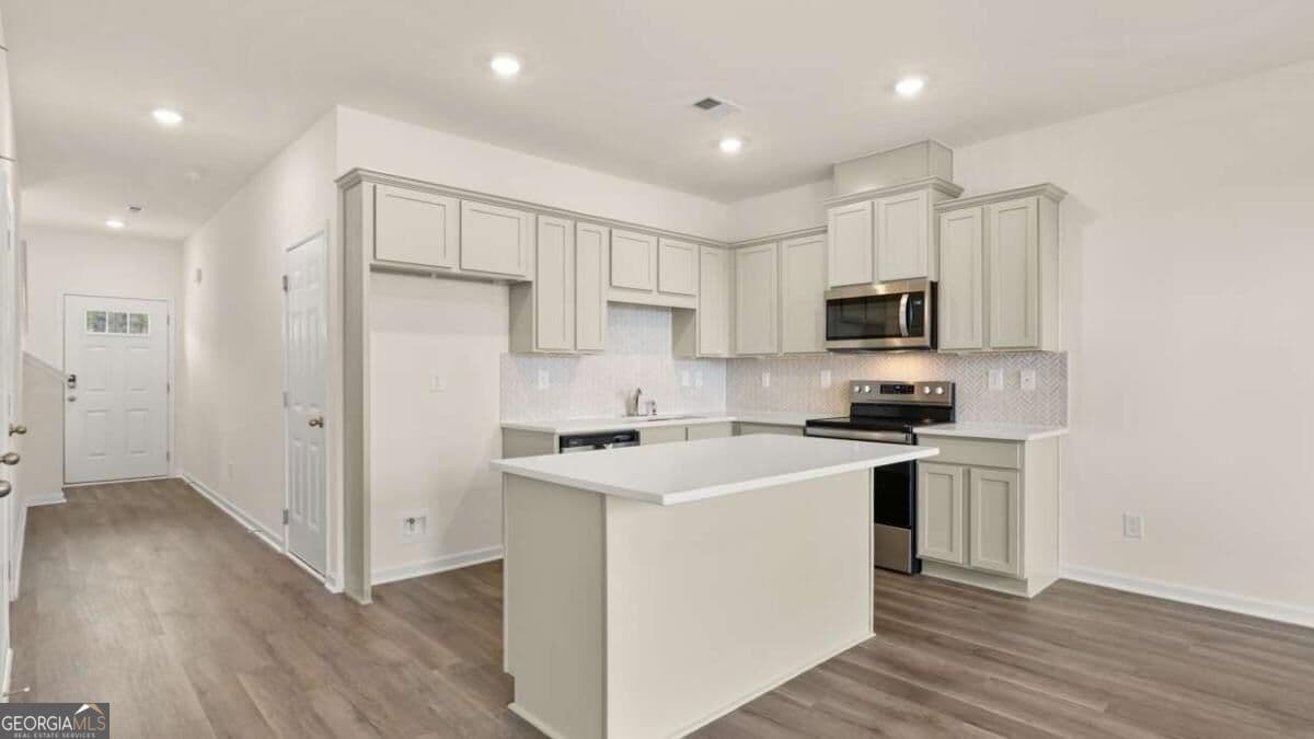3 bedroom, 2.5 bathroom townhouse for sale at 222 Kenmore Circle, Perry, GA 31069 — photo 5