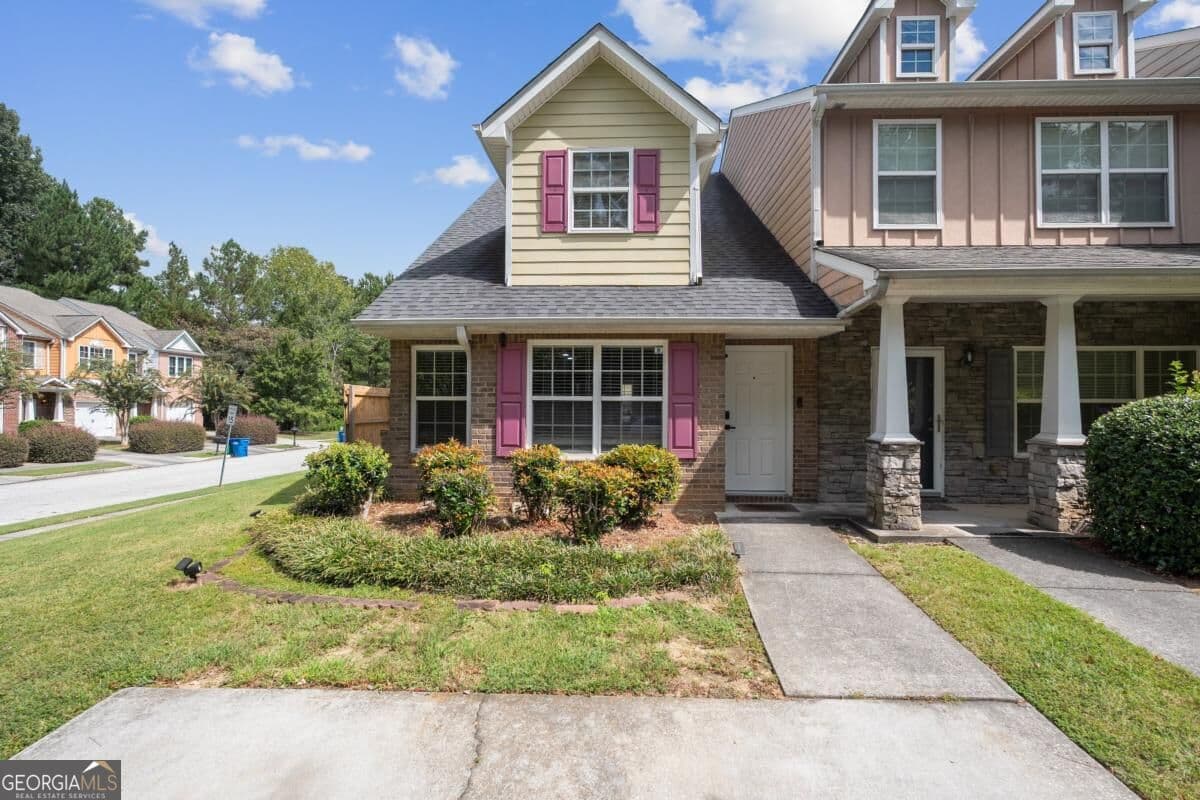 2 bedroom, 2 bathroom townhouse for rent at 2675 Haligan Point, Riverdale, GA 30296 for $1,850 a month — photo 1 of 26