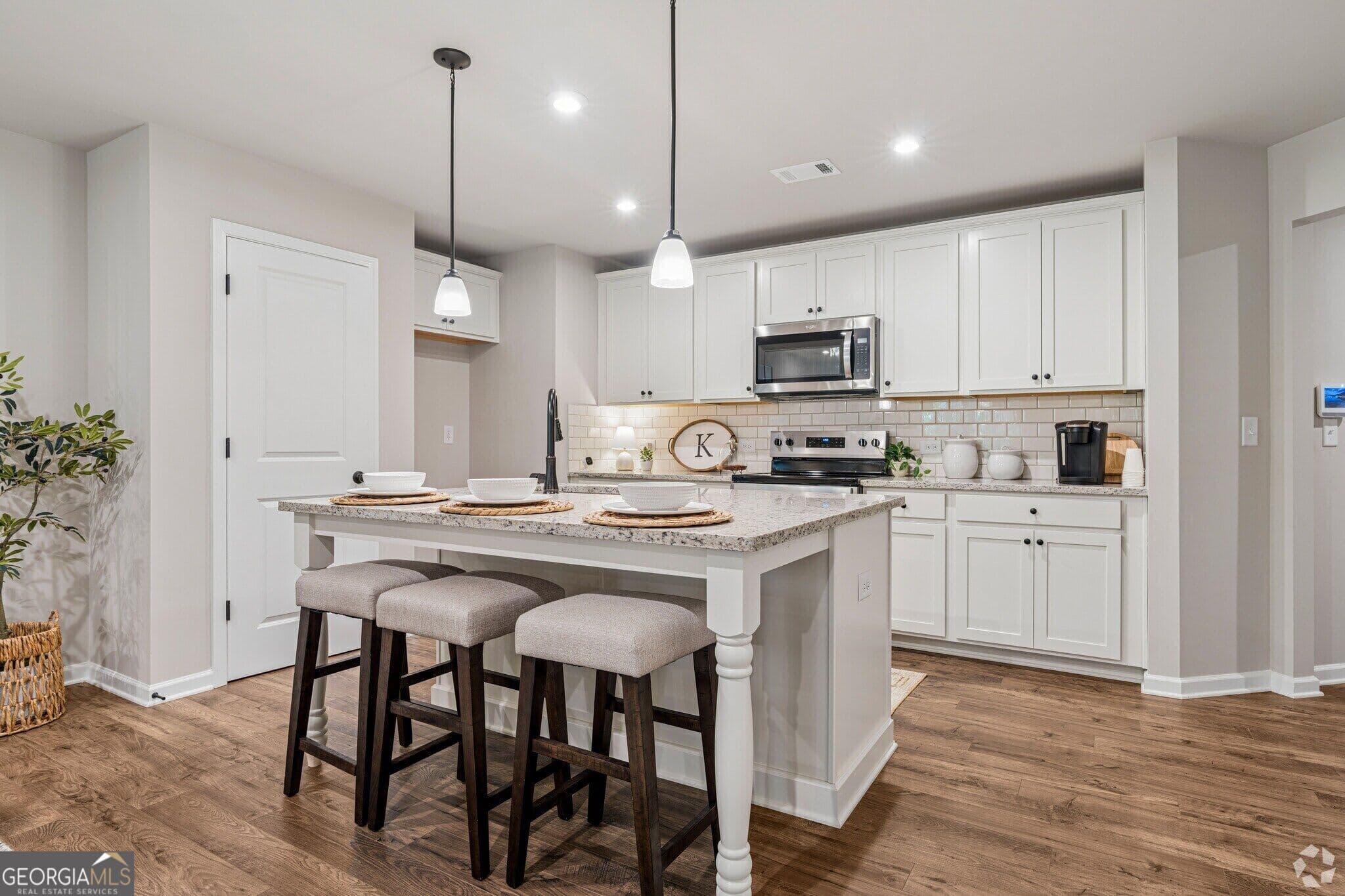 3 bedroom, 2.5 bathroom, 1,681 sq ft townhouse for sale at 16 Silver Leaf Lane 1, Dawsonville, GA 30534 — photo 3