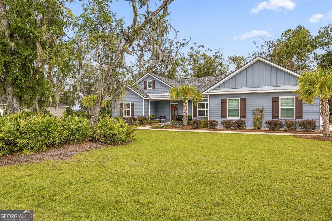 3 bedroom, 2 bathroom, 1,966 sq ft single family residence for sale at 60 Fairwinds Drive, Waverly, GA 31565 — photo 2