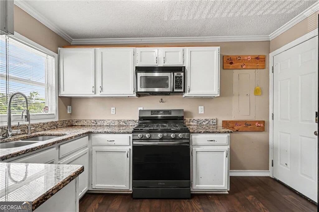 4 bedroom, 3 bathroom, 1,967 sq ft single family residence for sale at 2663 Jewel Street, Atlanta, GA 30344 — photo 7
