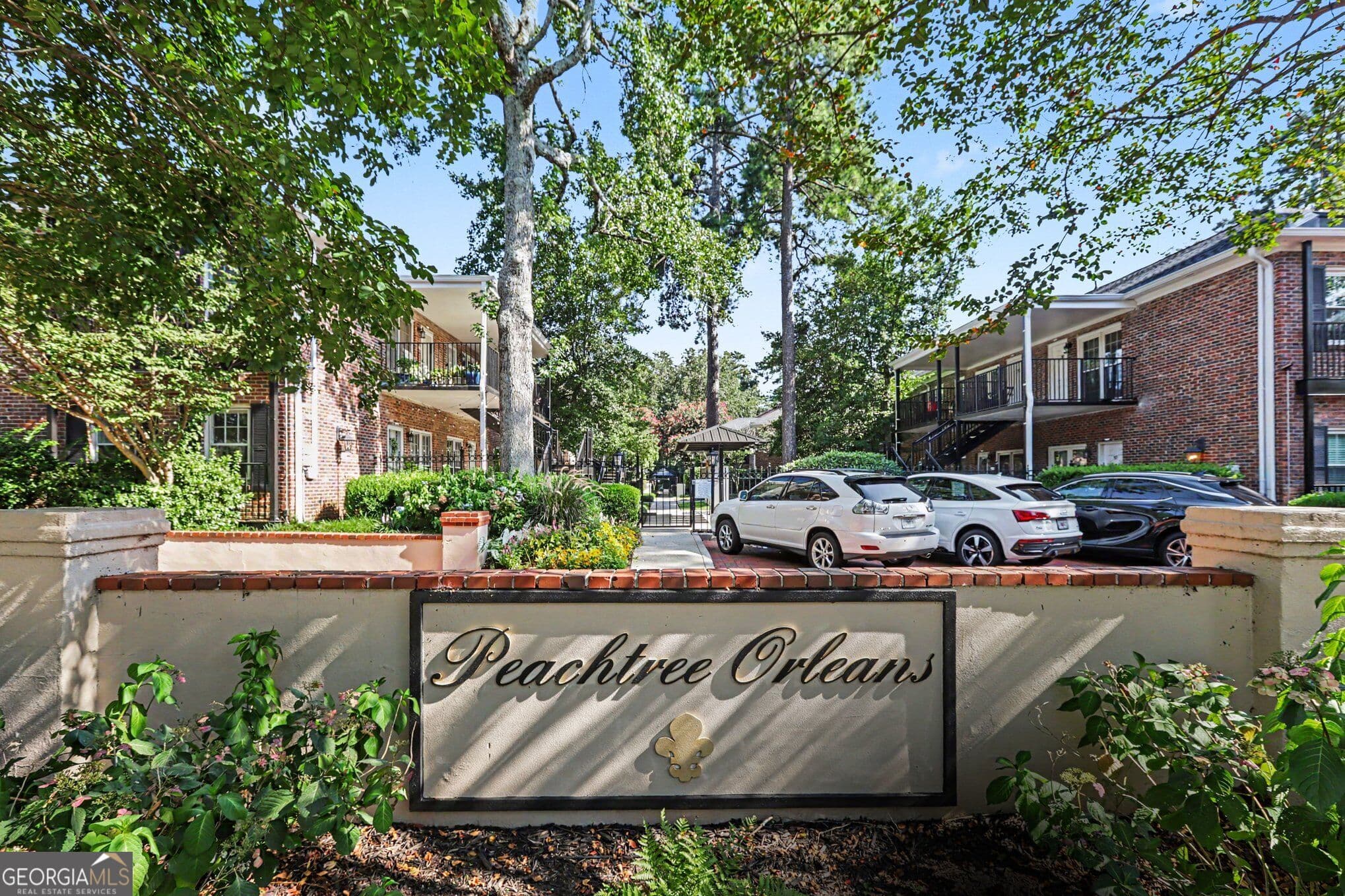 2 bedroom, 2 bathroom, 1,090 sq ft condominium for sale at 3675 Peachtree Road 34, Atlanta, GA 30319 — photo 4