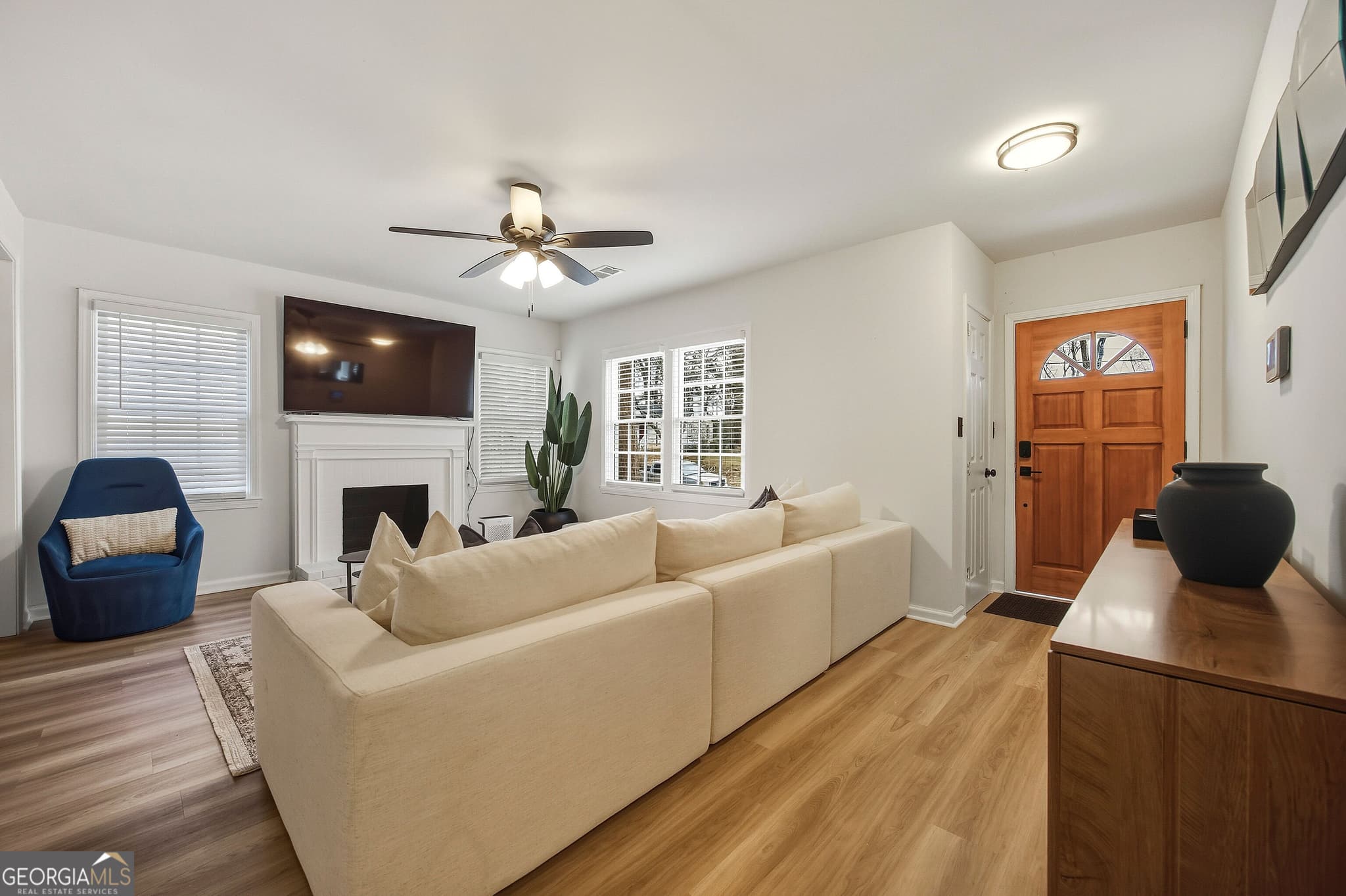 3 bedroom, 2 bathroom, 1,456 sq ft single family residence for sale at 951 Lawton Street, Atlanta, GA 30310 — photo 3