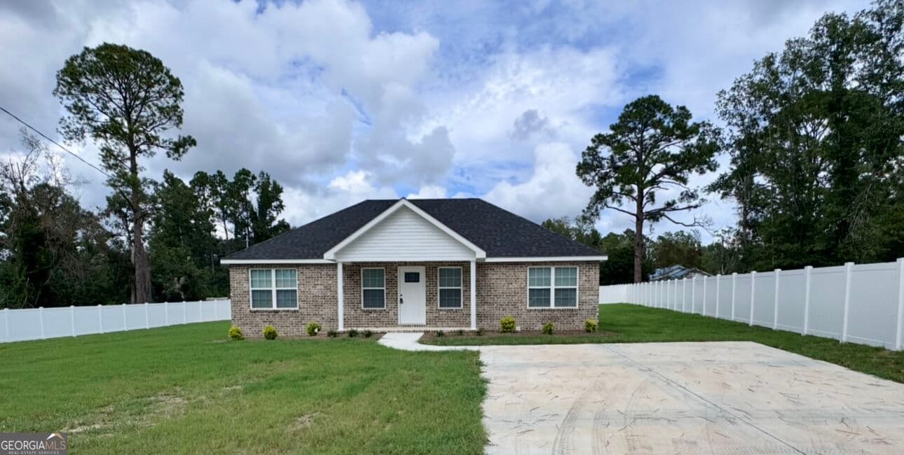 3 bedroom, 2 bathroom, 1,200 sq ft single family residence for sale at 903 Moxley Drive, Vidalia, GA 30474 — photo 2