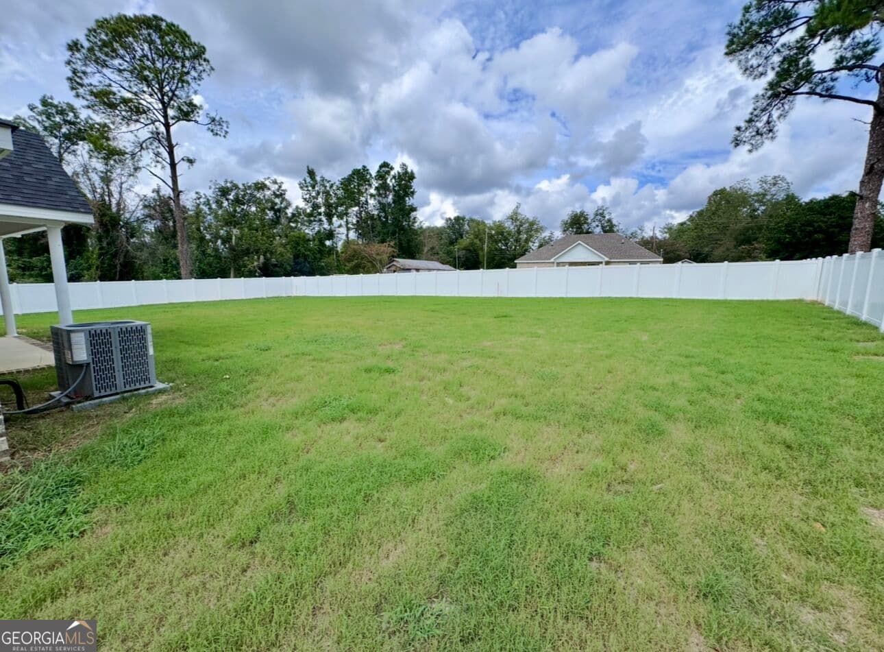 3 bedroom, 2 bathroom, 1,200 sq ft single family residence for sale at 903 Moxley Drive, Vidalia, GA 30474 — photo 3