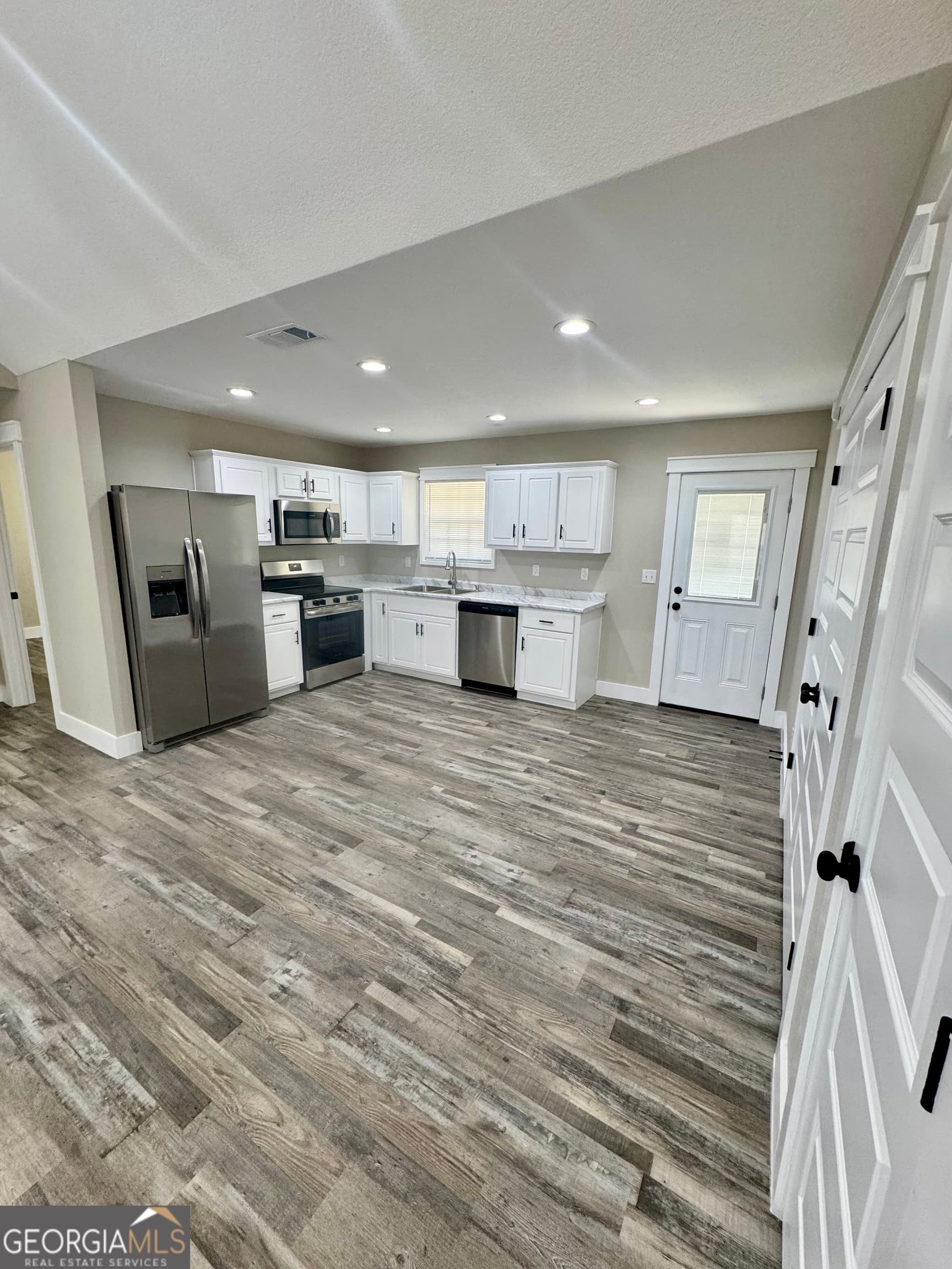 3 bedroom, 2 bathroom, 1,200 sq ft single family residence for sale at 903 Moxley Drive, Vidalia, GA 30474 — photo 5