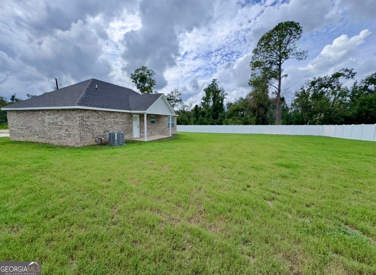 3 bedroom, 2 bathroom, 1,200 sq ft single family residence for sale at 903 Moxley Drive, Vidalia, GA 30474 — photo 4