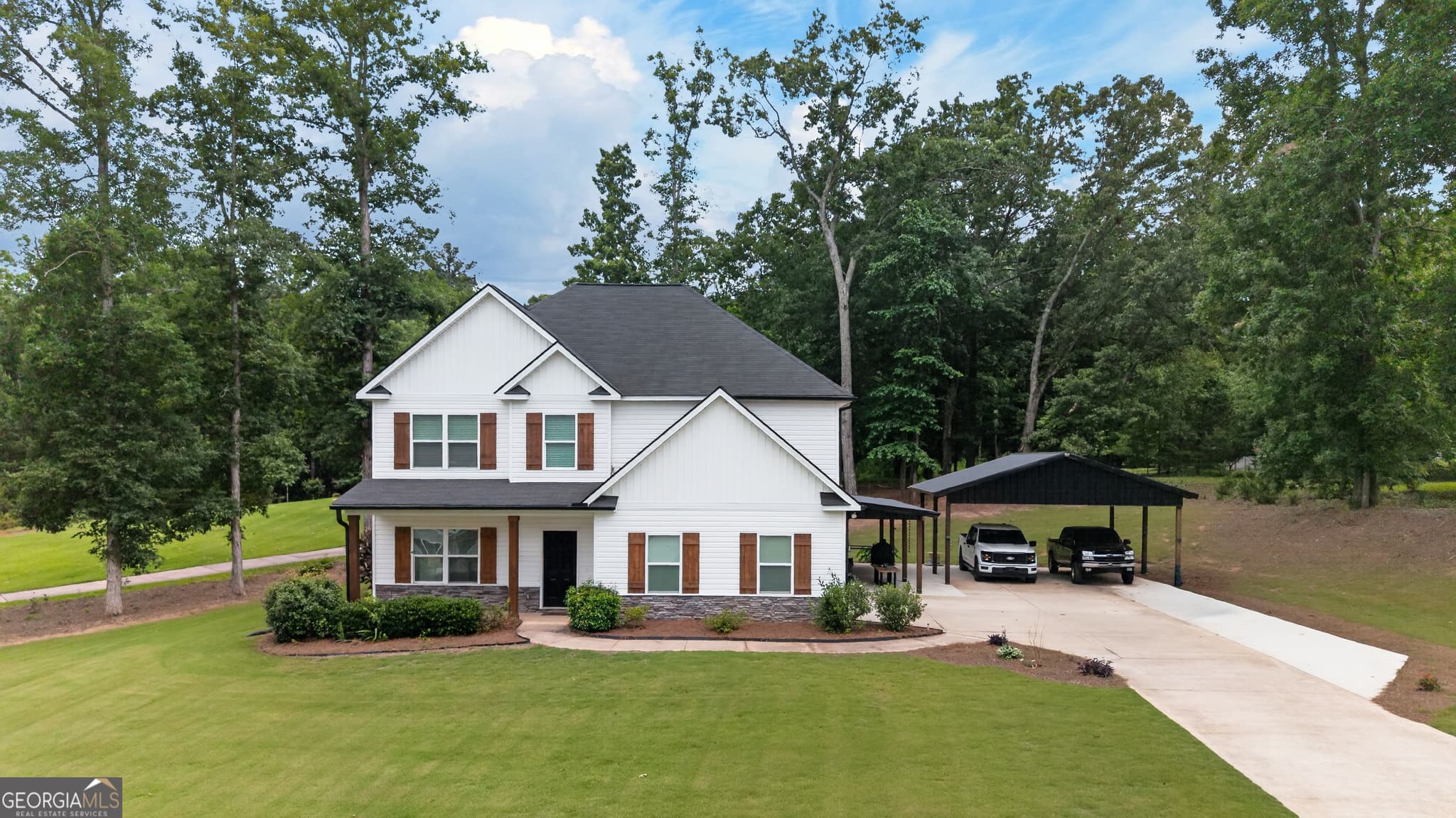 5 bedroom, 3 bathroom, 2,716 sq ft single family residence for sale at 207 Dixon Circle, Williamson, GA 30292 — photo 2