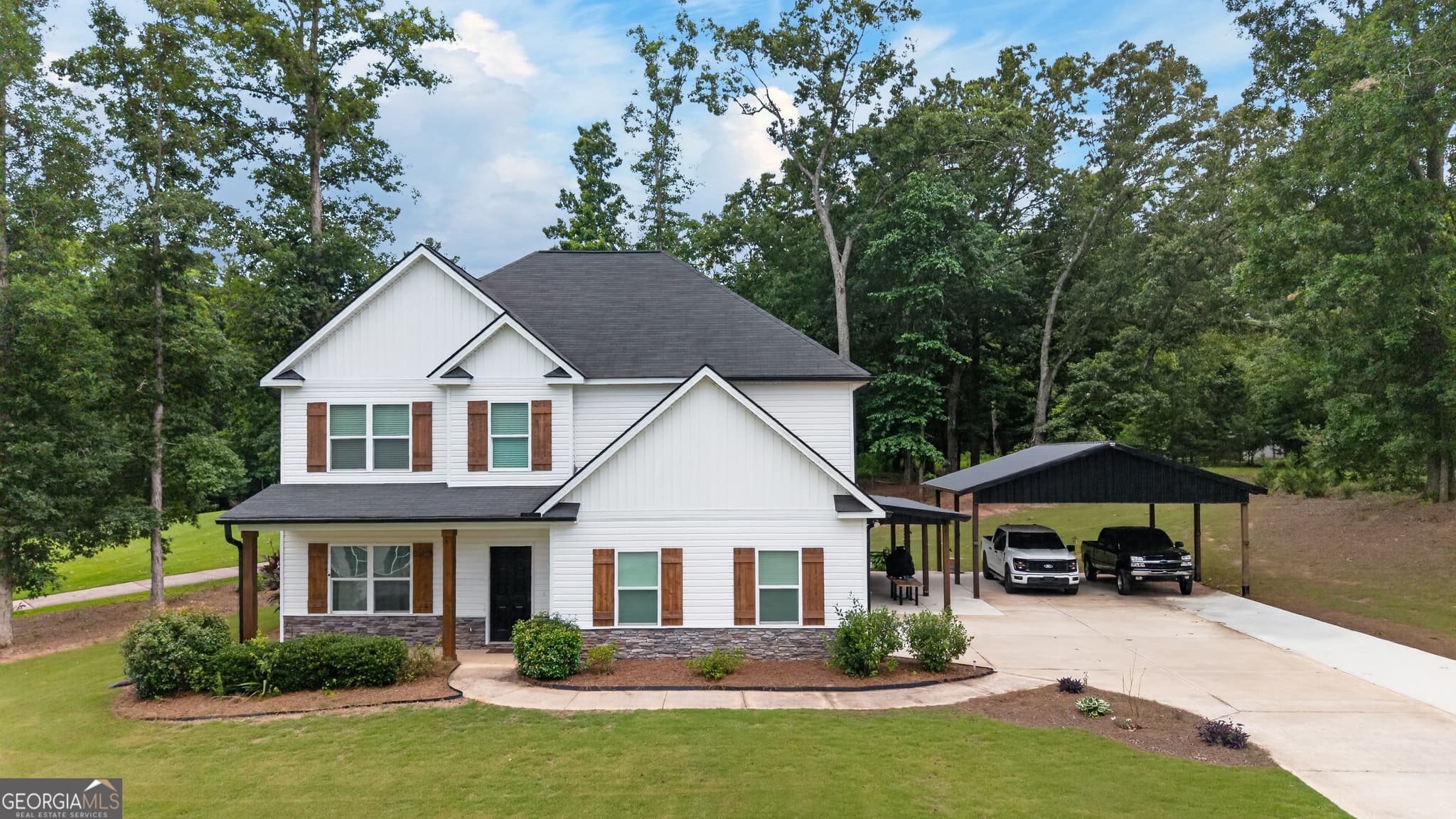 5 bedroom, 3 bathroom, 2,716 sq ft single family residence for sale at 207 Dixon Circle, Williamson, GA 30292 — photo 3