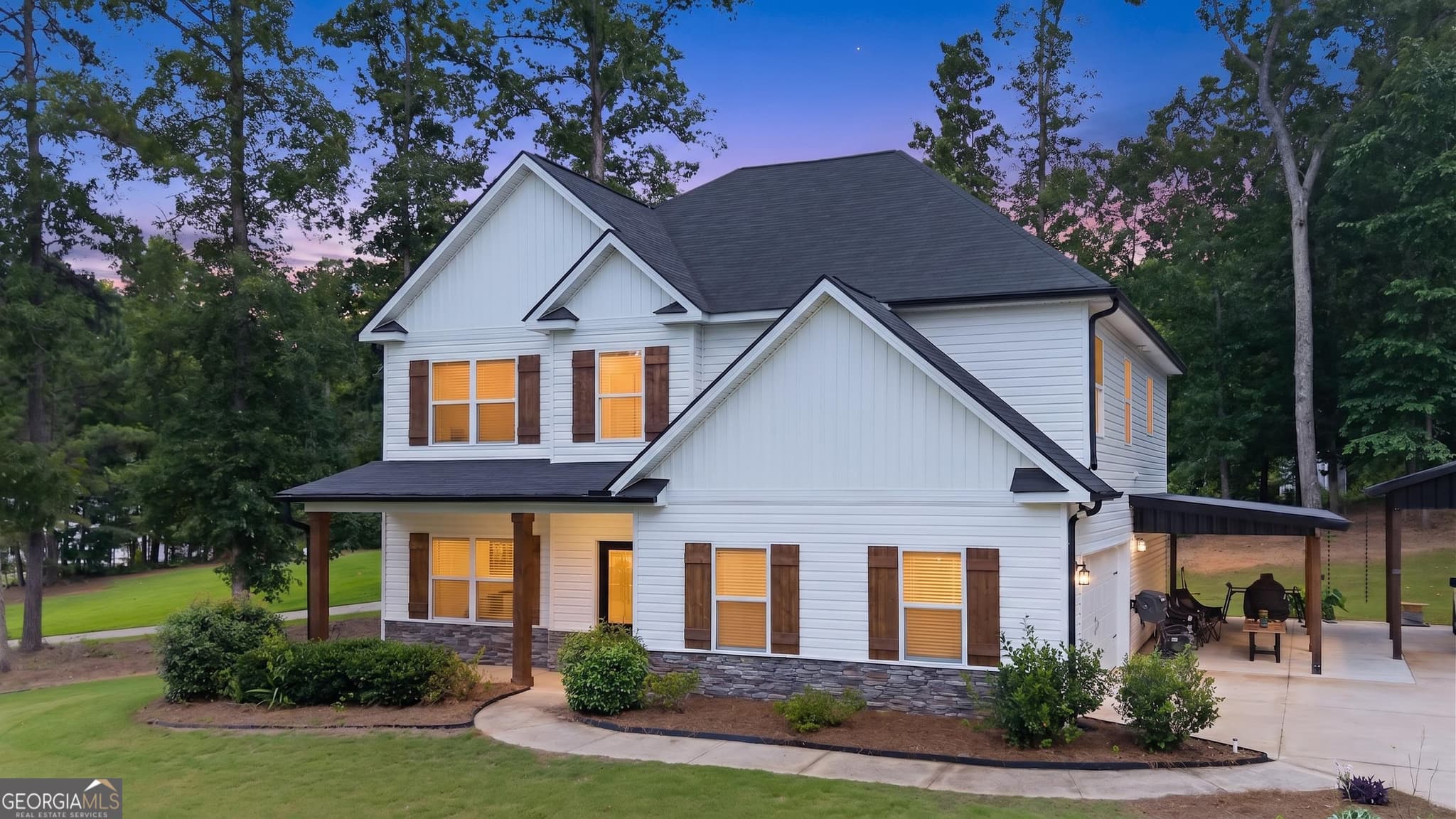 5 bedroom, 3 bathroom, 2,716 sq ft single family residence for sale at 207 Dixon Circle, Williamson, GA 30292