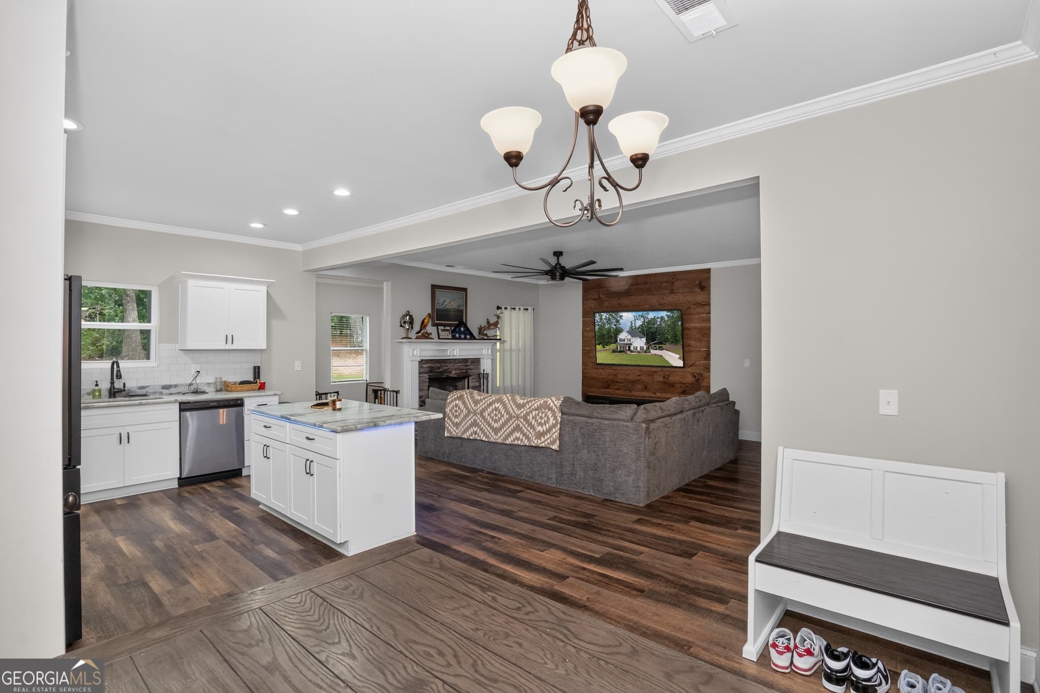 5 bedroom, 3 bathroom, 2,716 sq ft single family residence for sale at 207 Dixon Circle, Williamson, GA 30292 — photo 9