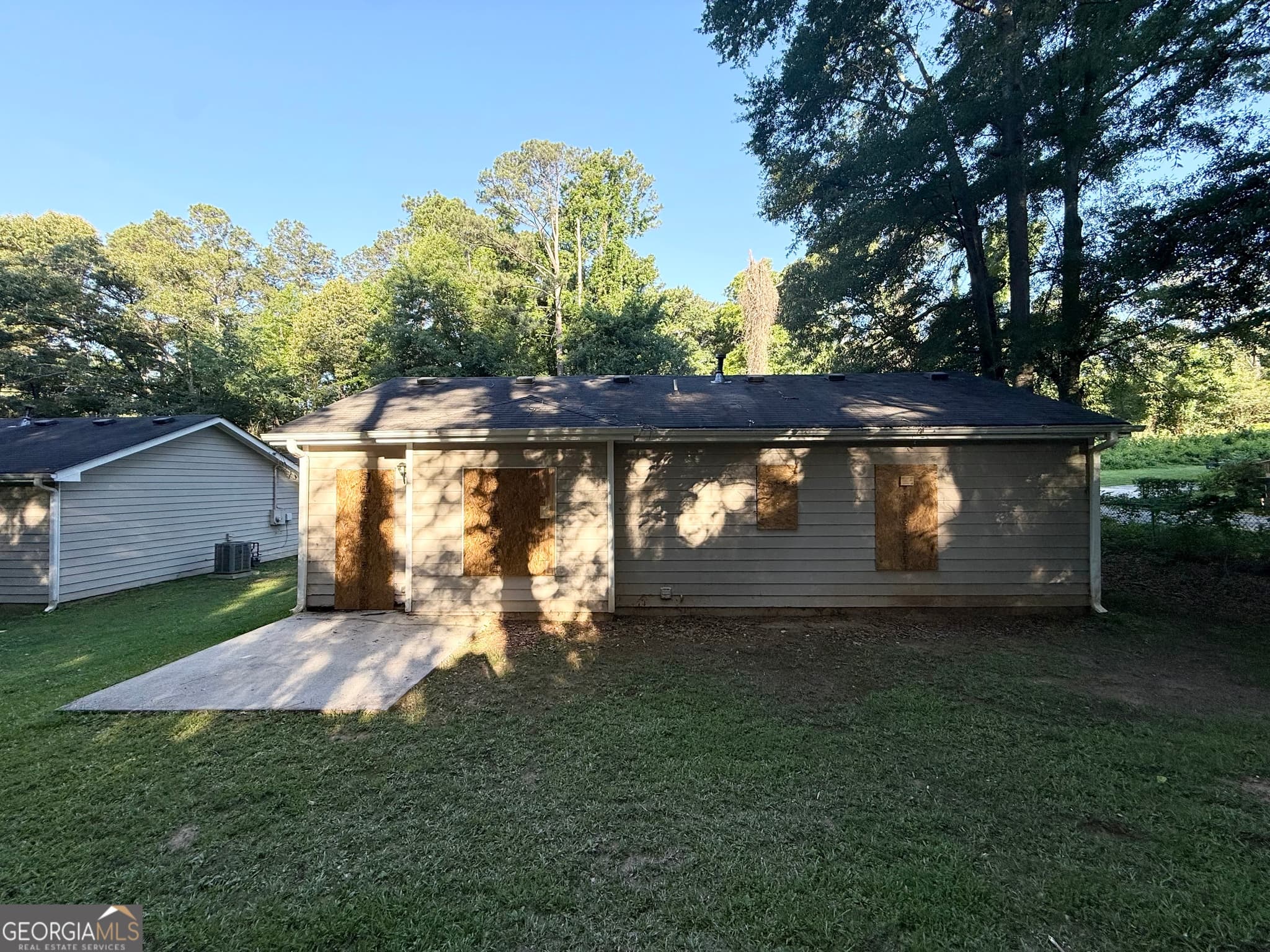 3 bedroom, 2 bathroom, 2,158 sq ft single family residence for sale at 7133 Pineview Drive, Covington, GA 30014 — photo 2