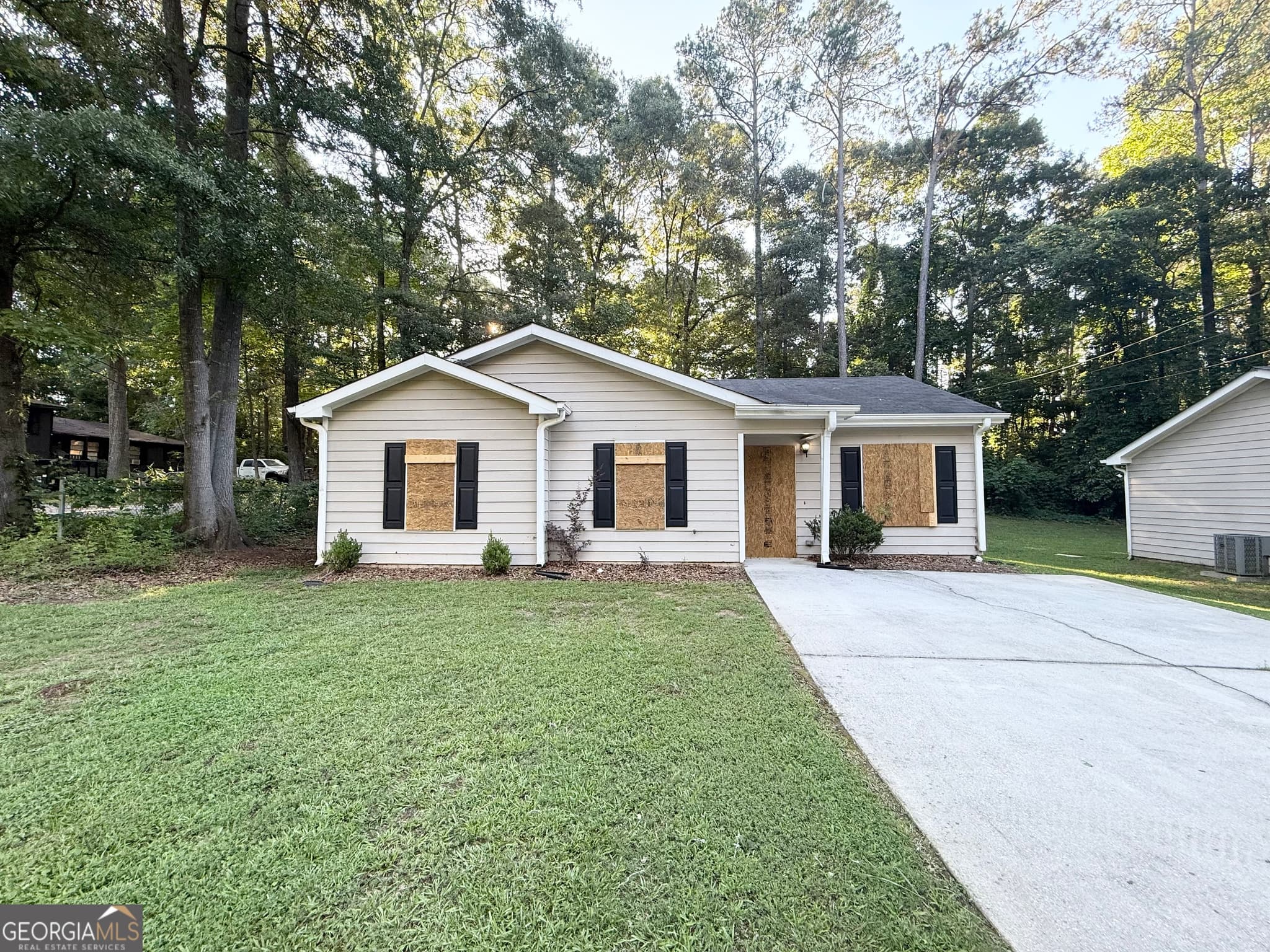 3 bedroom, 2 bathroom, 2,158 sq ft single family residence for sale at 7133 Pineview Drive, Covington, GA 30014 — photo 1 of 2