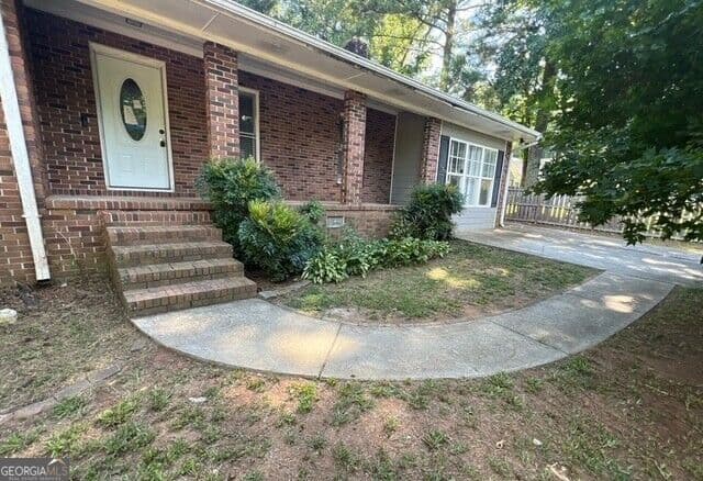 4 bedroom, 2 bathroom, 1,980 sq ft single family residence for sale at 1710 Rosewood Drive, Griffin, GA 30223 — photo 2